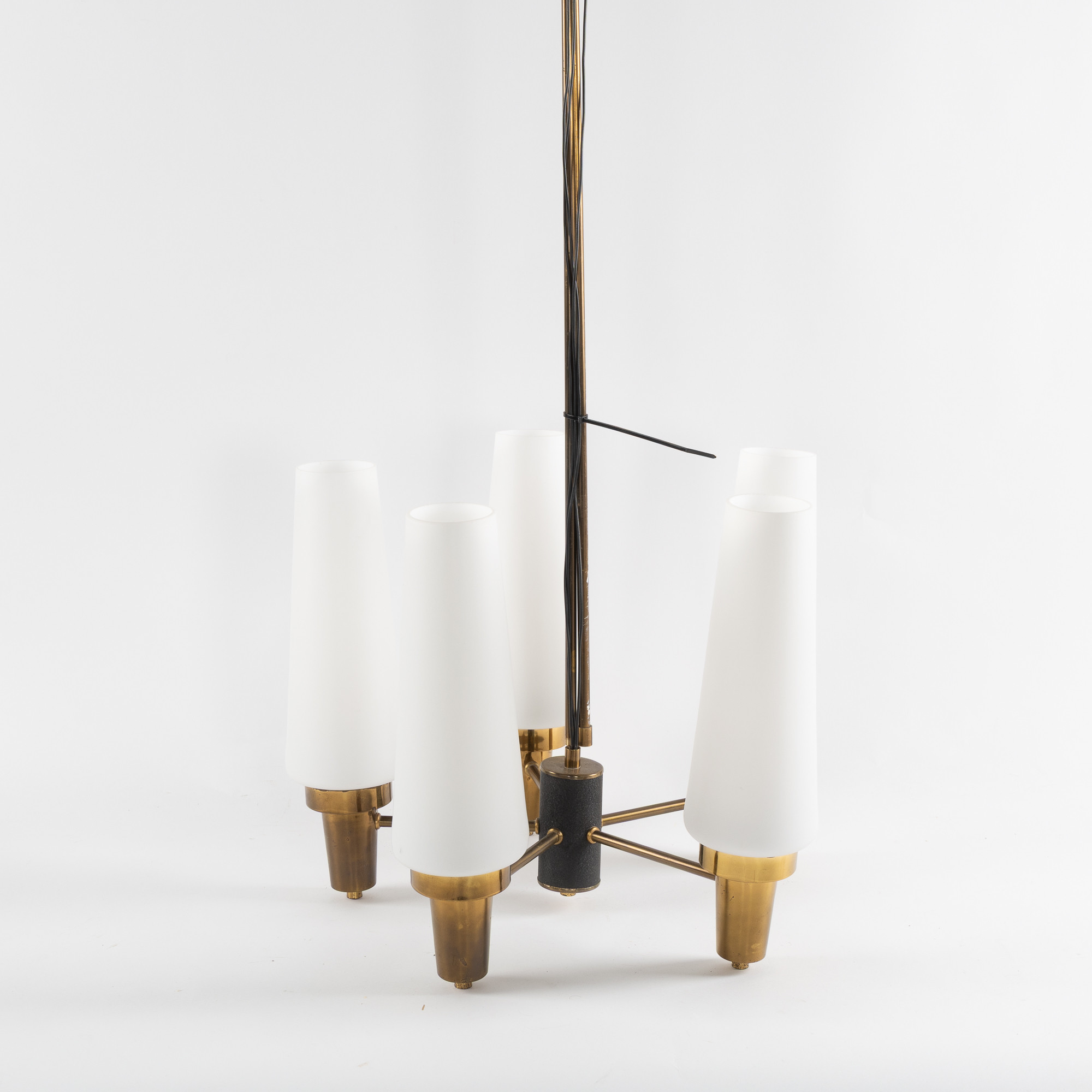 TAKLAMPA, 5-armad, vita kupor i glas, 1960-tal.