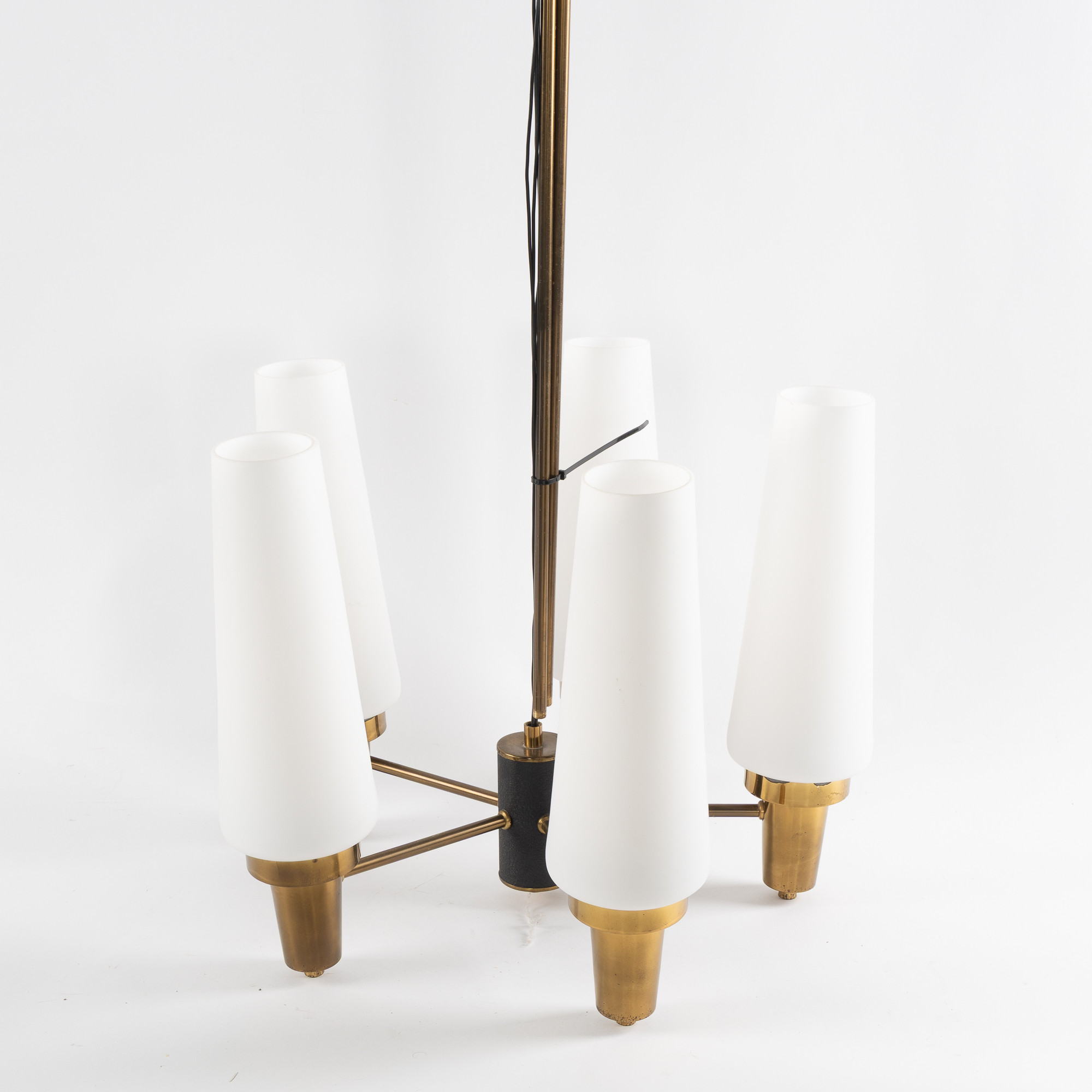 TAKLAMPA, 5-armad, vita kupor i glas, 1960-tal.