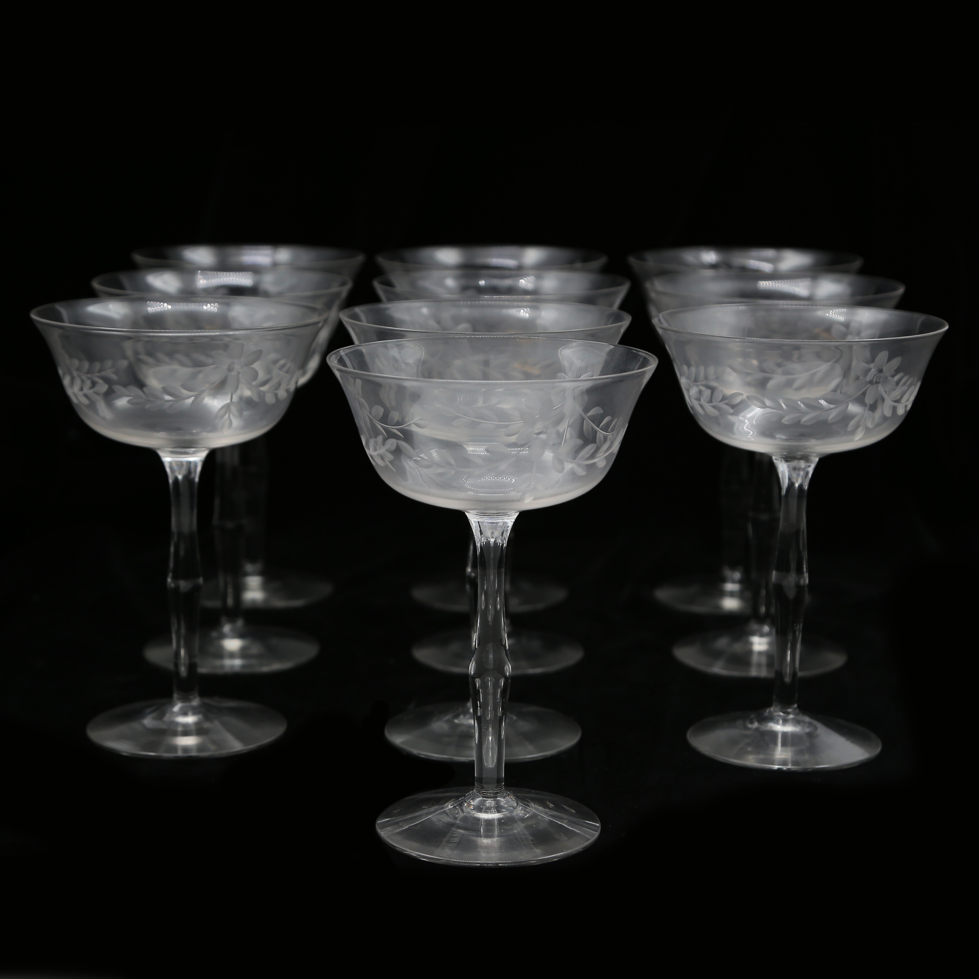 10 CHAMPAGNEKUPOR MED SLIPAD DEKOR, 1900-TAL.