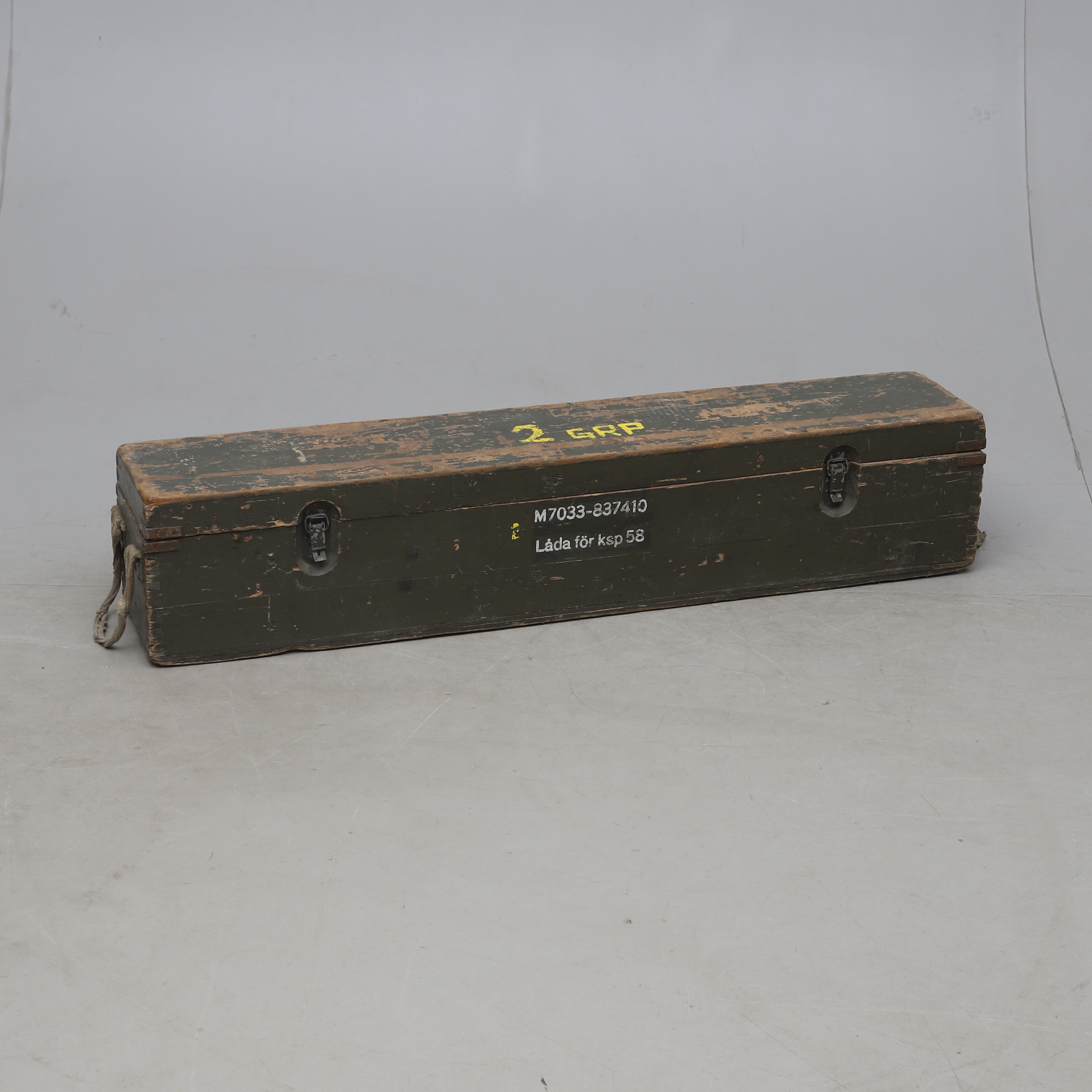 VAPENLÅDA, Militaria, bemålat trä, svenska militären, 1900-talets andra hälft.