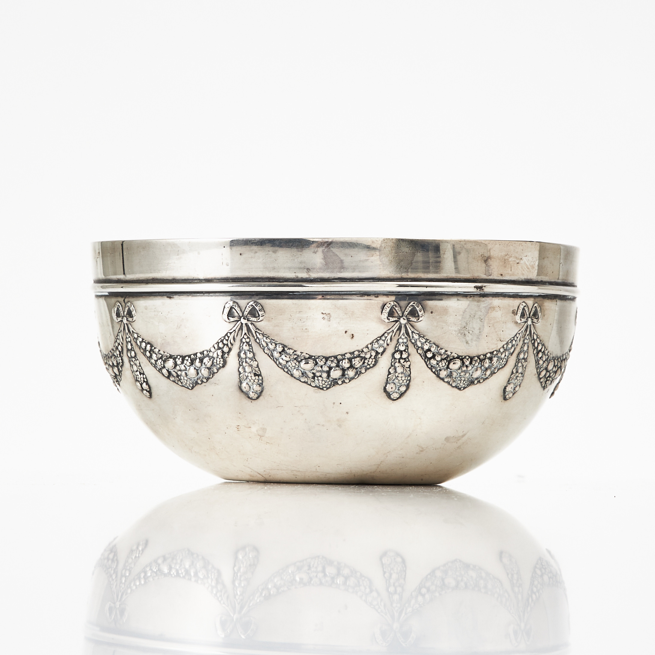 SKÅL, silver, med dekor av rosettband, GAB, Stockholm 1907.