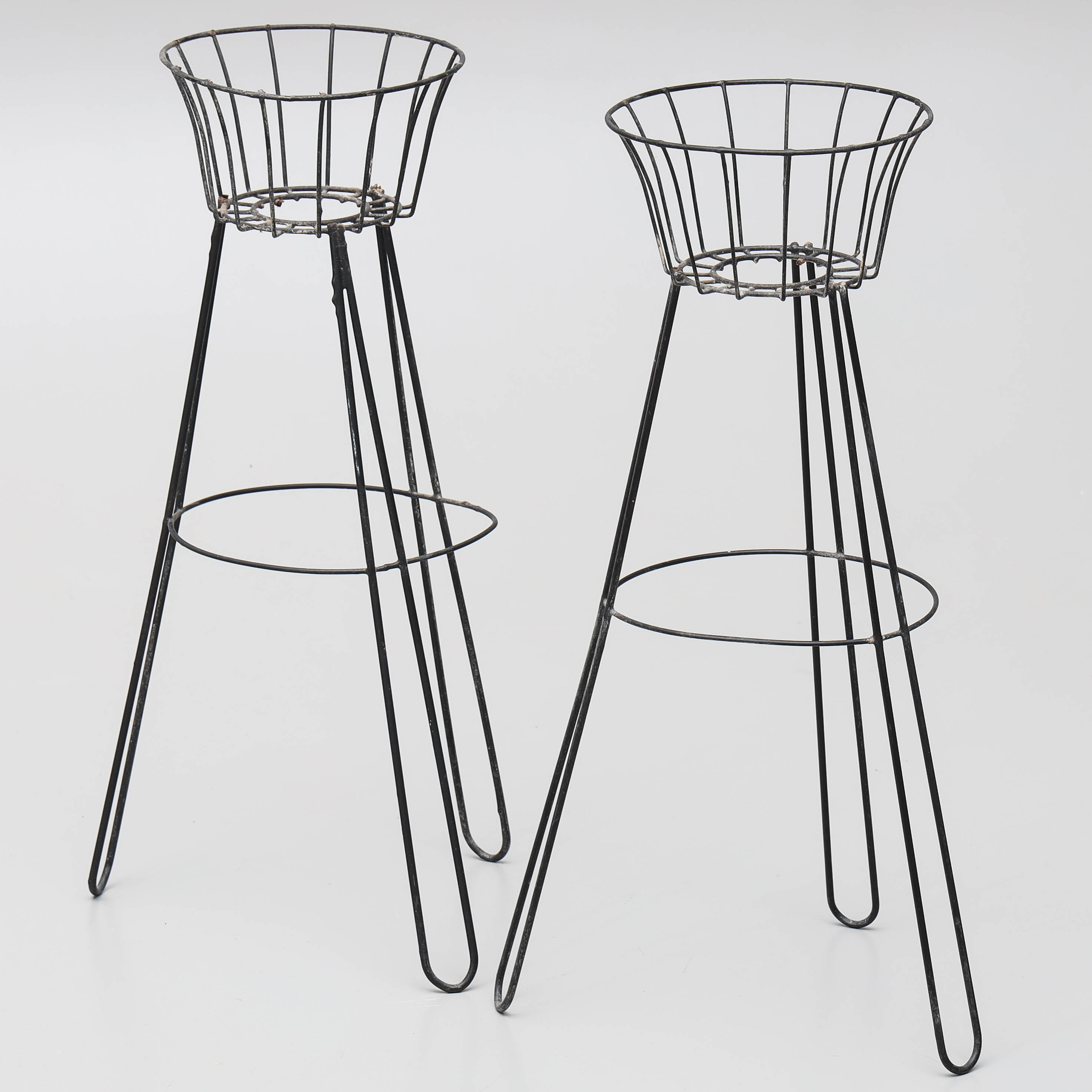 PIEDESTALER, ett par, stringmodell, 1950/60-tal.