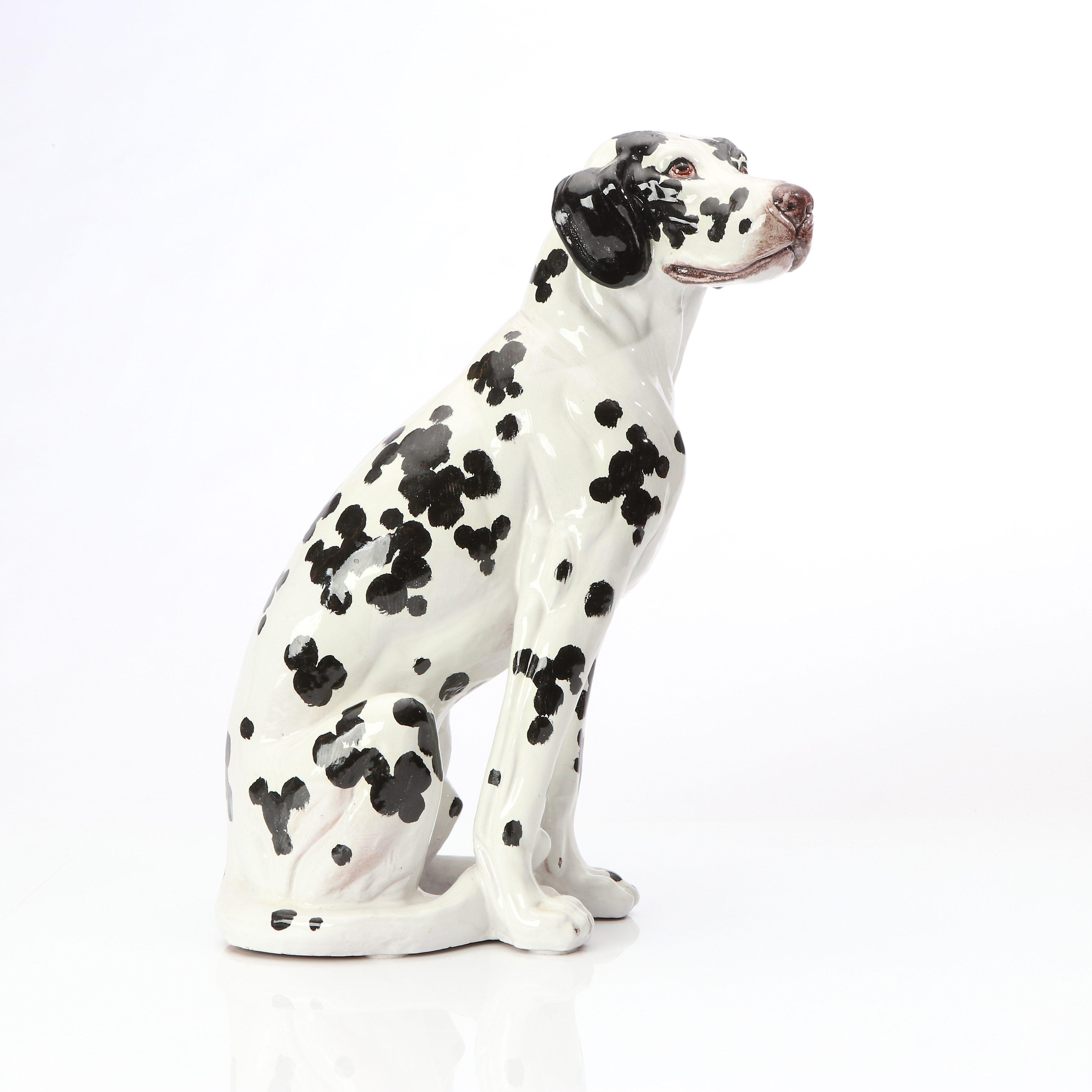 KERAMIKSKULPTUR. Sittande hund. Sannolikt Italien. 1900-tal. Omärkt.