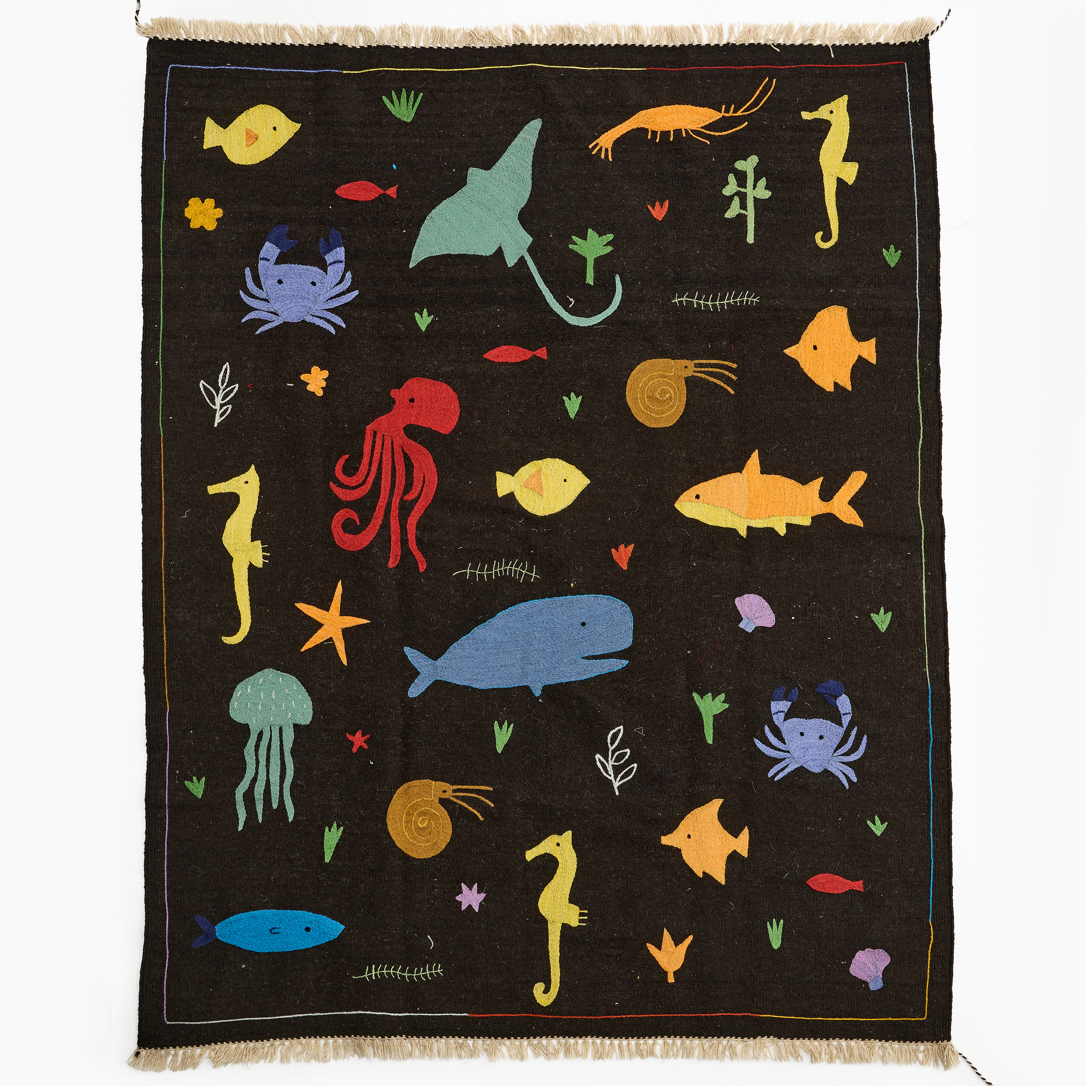 KELIM, handbroderi med fiskar & sjödjur på mörkblå/svart botten, ca 227x180cm.