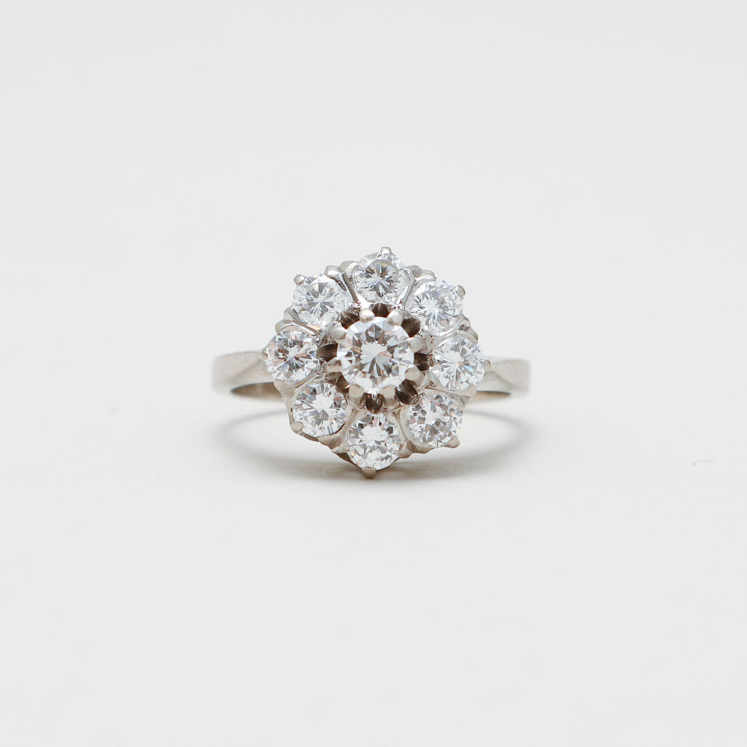 RING, carmosémodell, 18k vitguld, briljantslipade diamanter 1,34ct, vikt ca 4,7 gram, Georg Larsson, Göteborg, 1973.