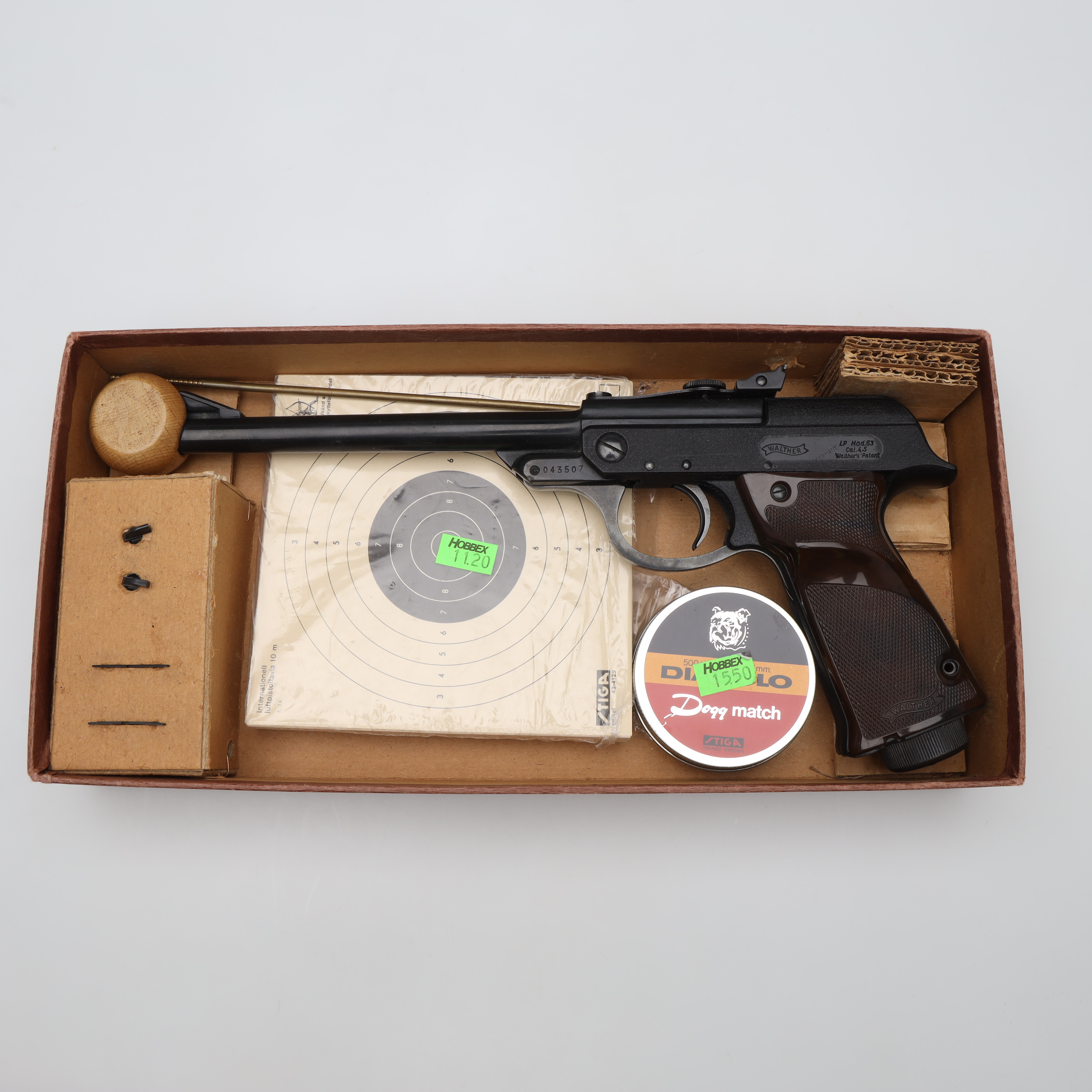 LUFTPISTOL med tillbehör, kal. 4,5. Walter.