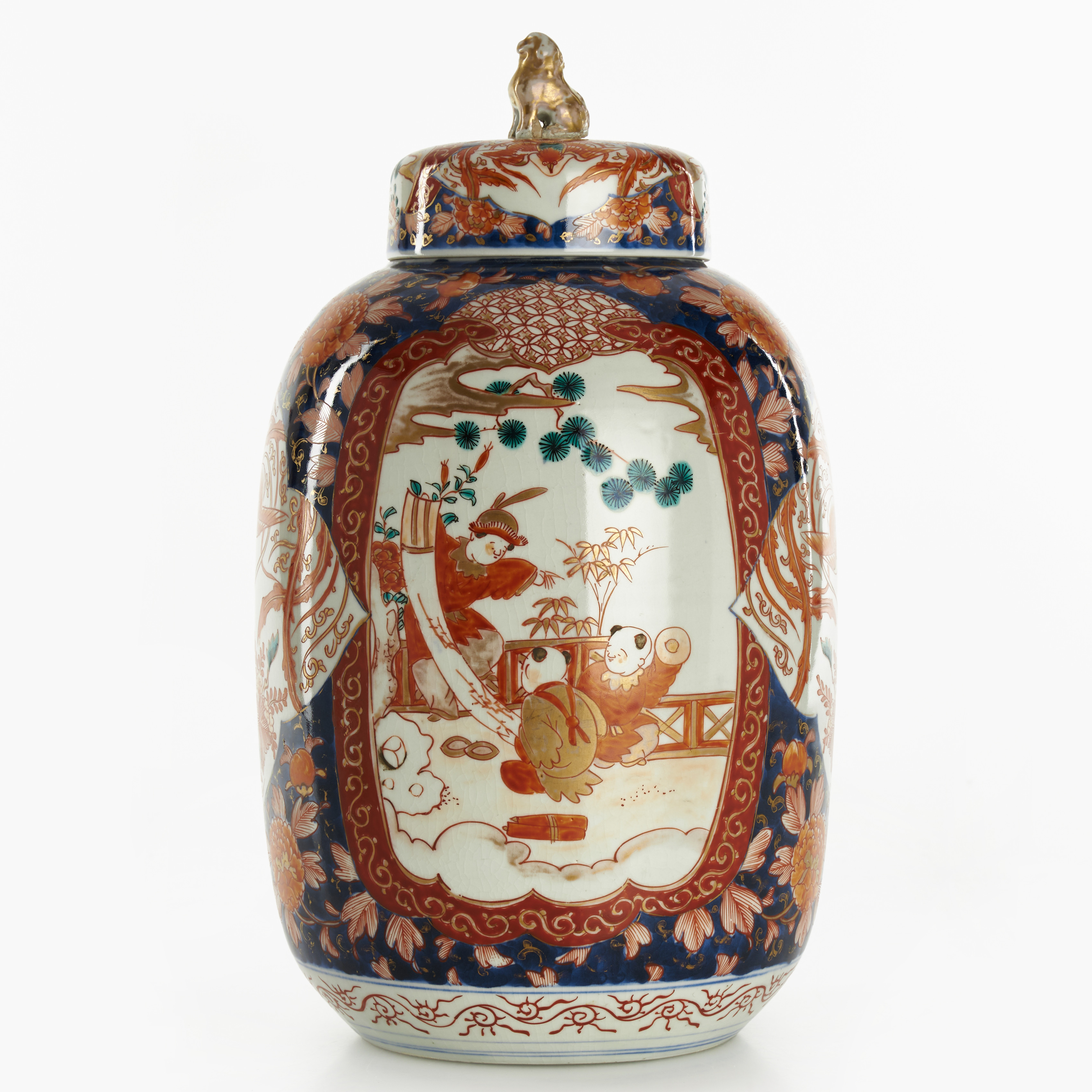 URNA med LOCK, Japan, Meiji (1868-1912), porslin med dekor av figurscener i imari.