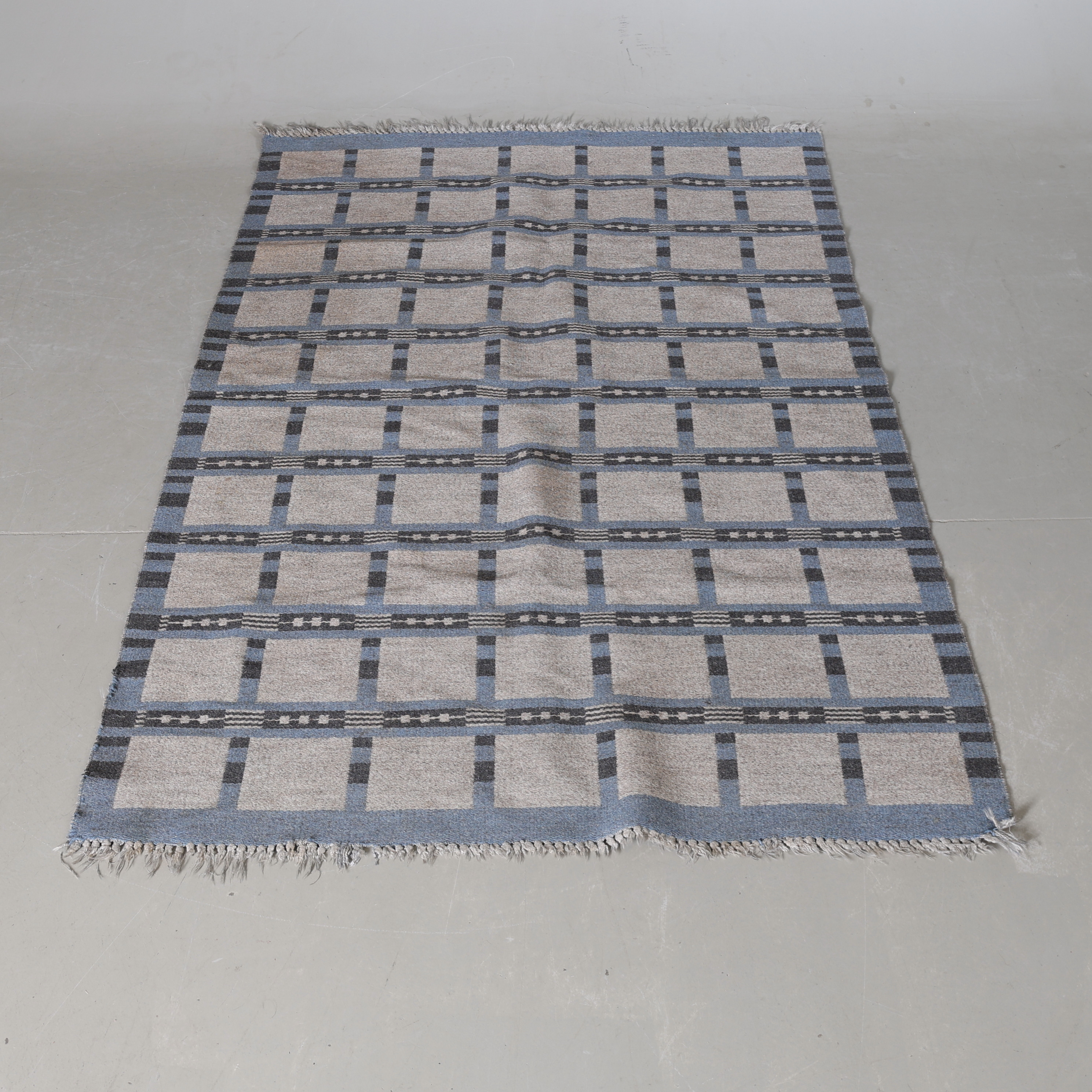 MATTA, röllakan, ca 200 x 129 cm.