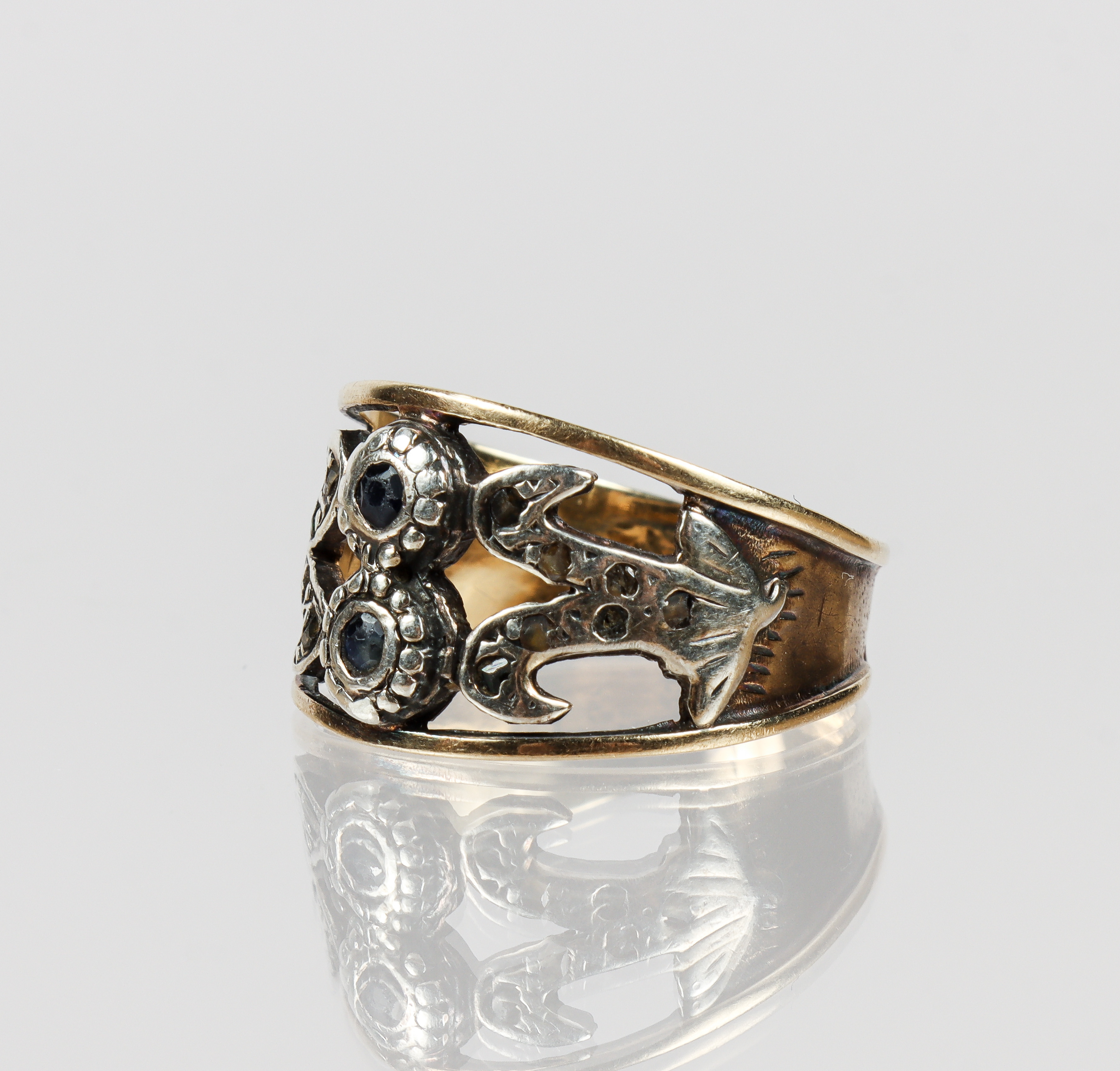 RING 18k guld och silver med stenar.