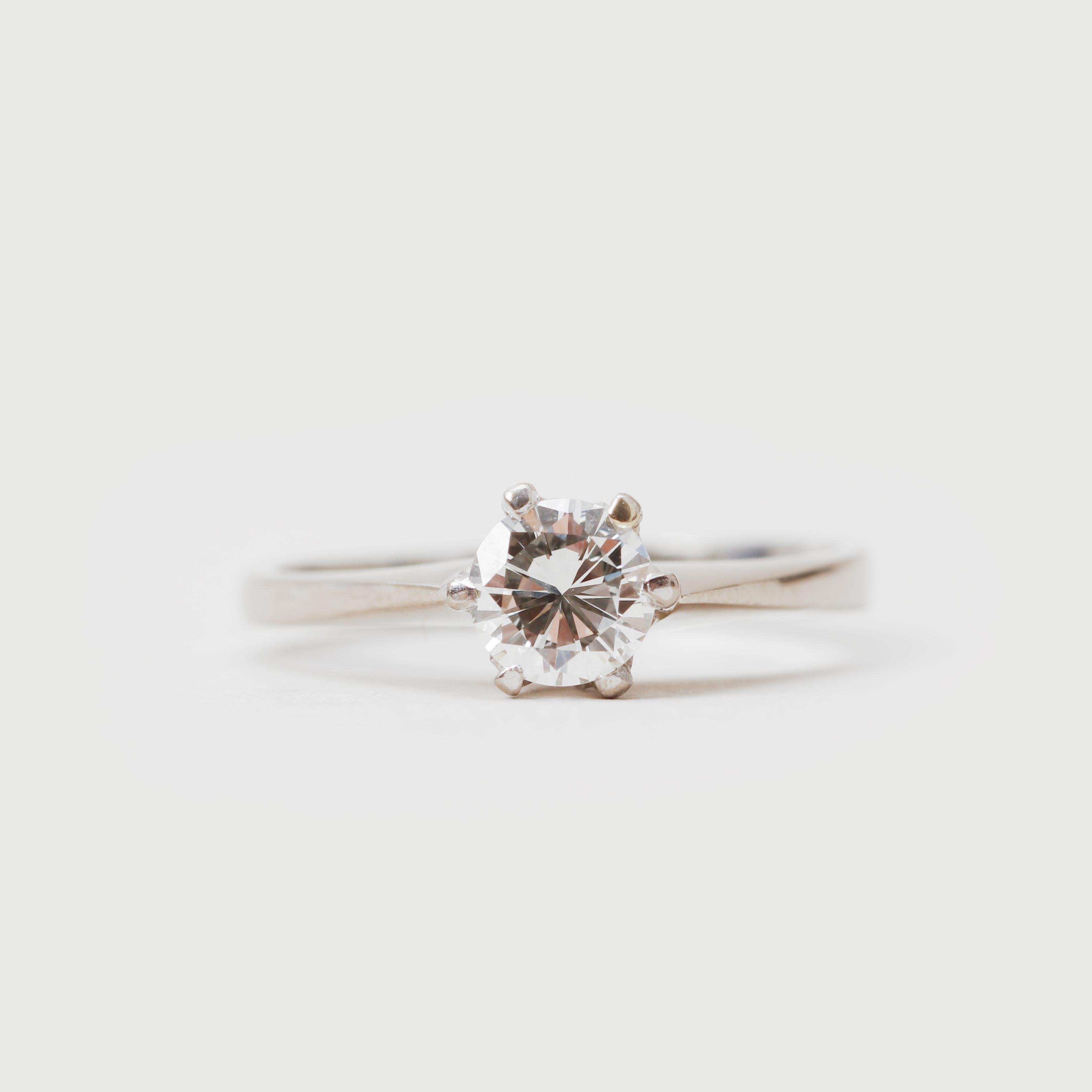 RING, 18k vitguld, briljantslipad diamant 0,51ct, vikt ca 2,5 gram, Göteborg, 1974.