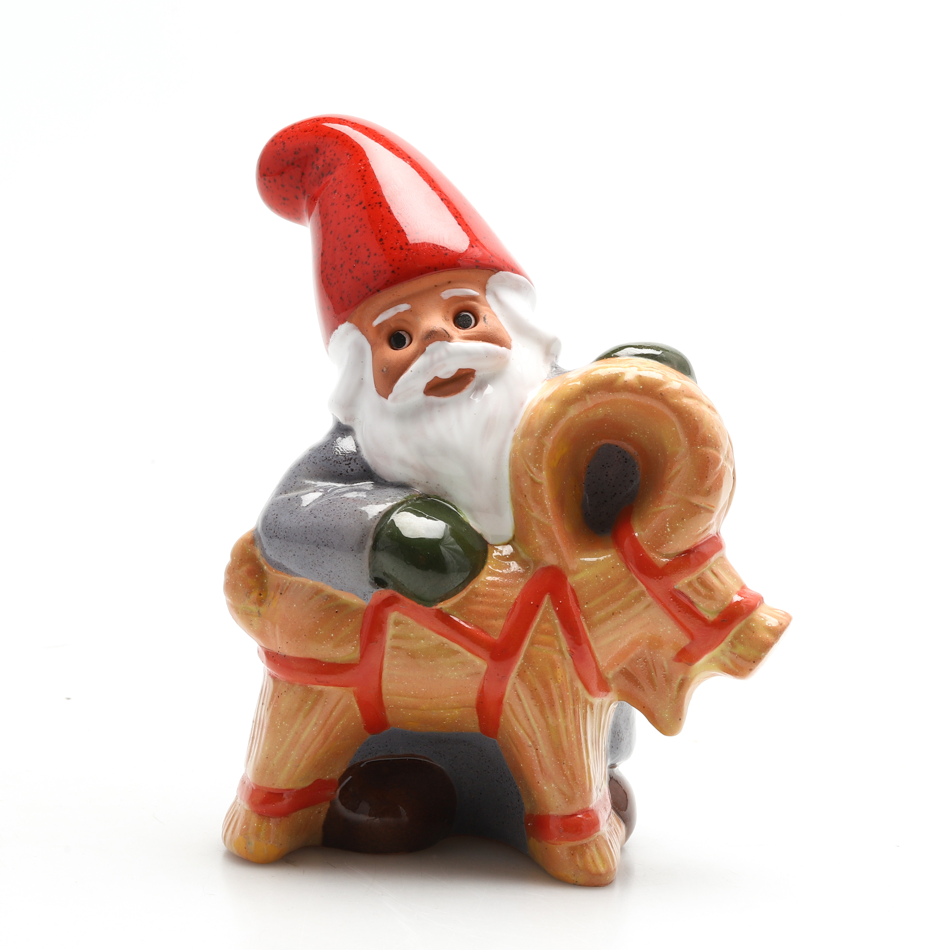 ROLF BERG. FIGURIN, tomte med halmbock, delvis glaserad keramik.