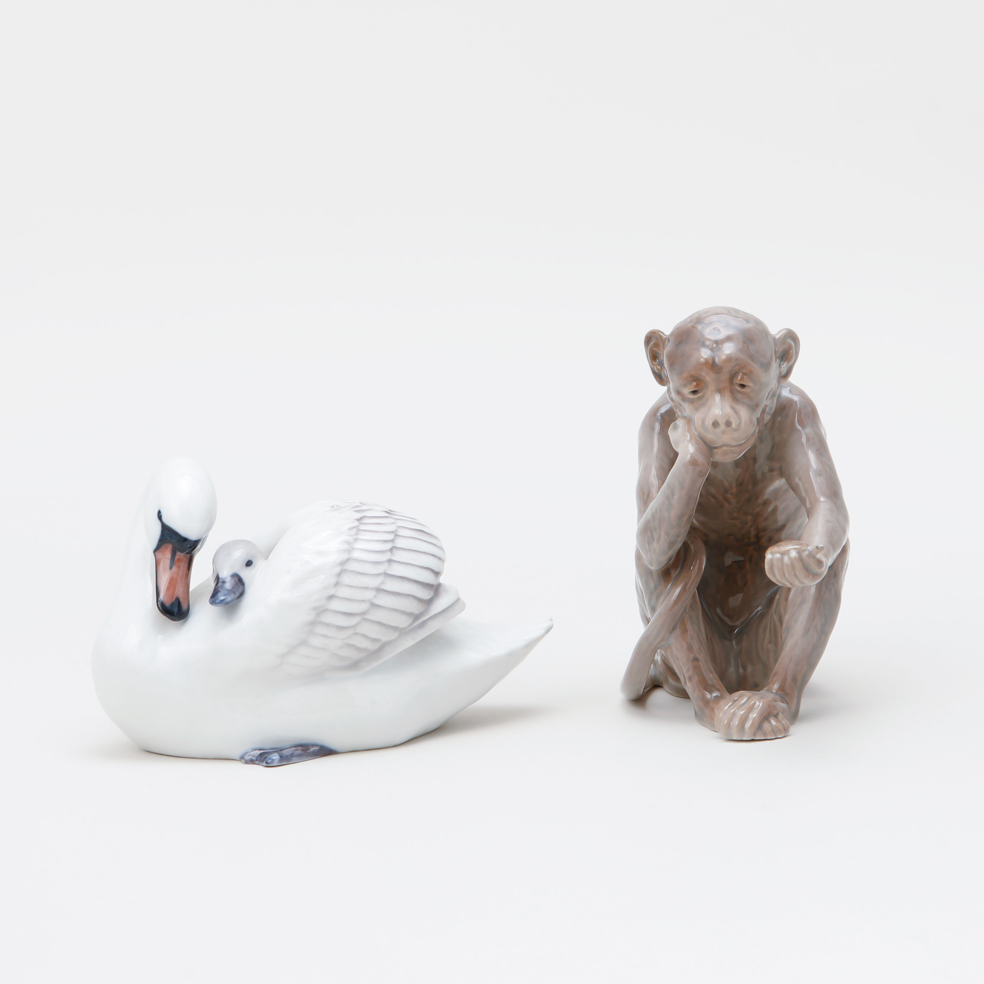 FIGURINER, 2 st, porslin, Bing & Gröndahl och Royal Copenhagen.