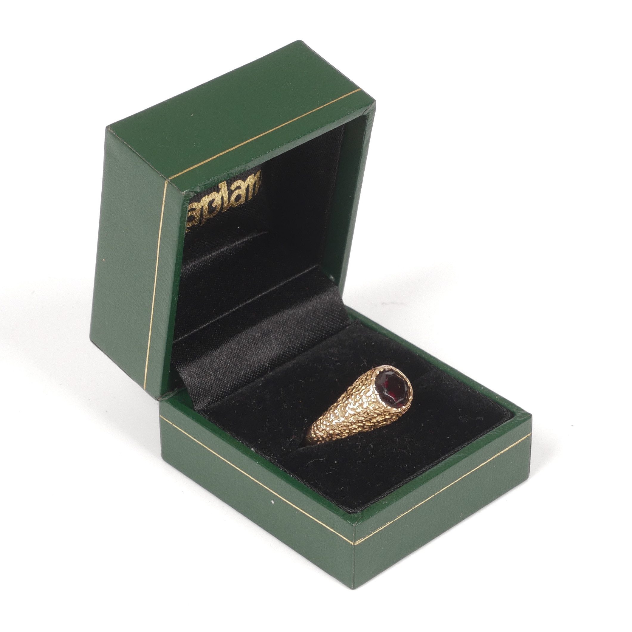 RING 9K GULD, med röd granat.