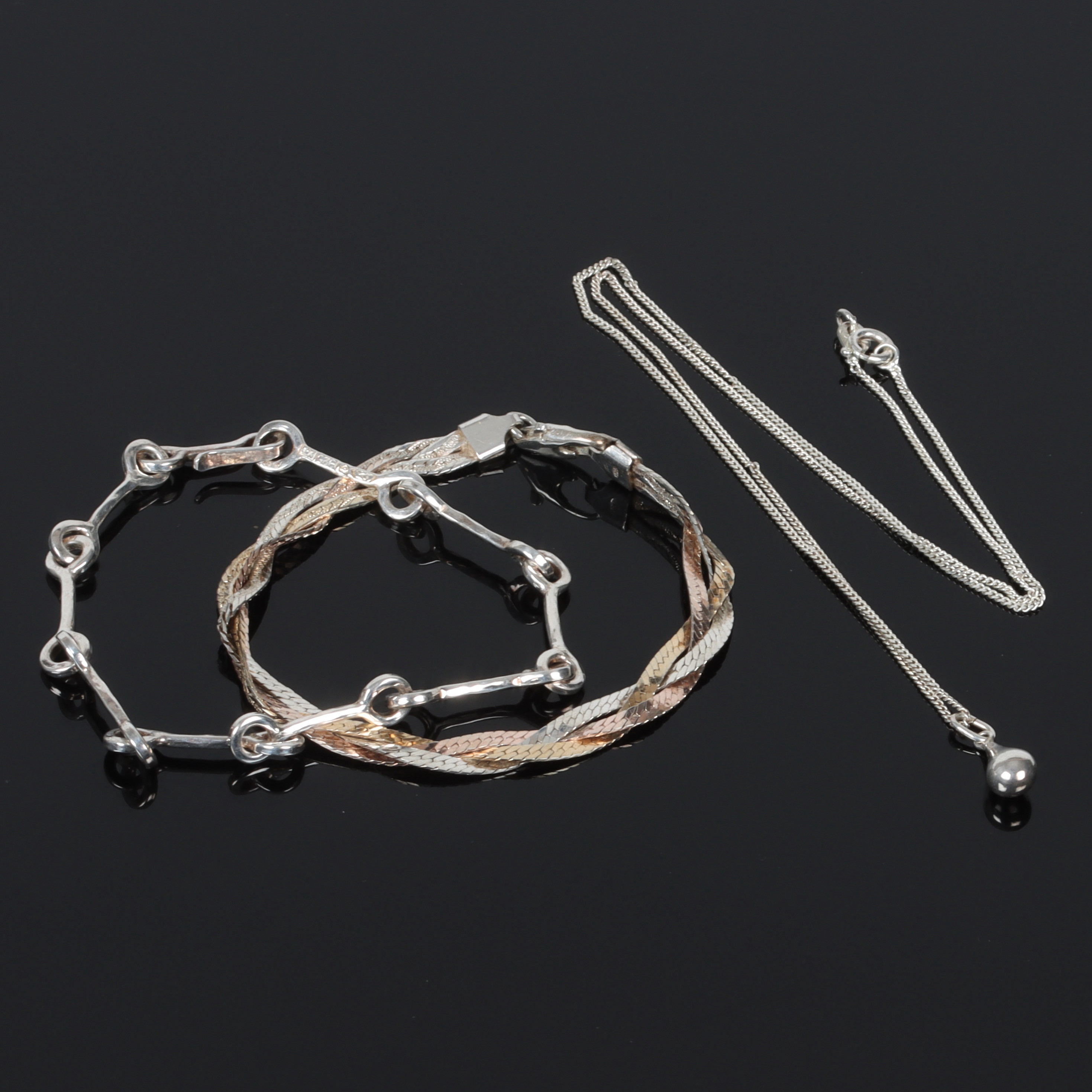 ARMBAND, 2 st, HALSBAND, silver, 1900-talets andra hälft.