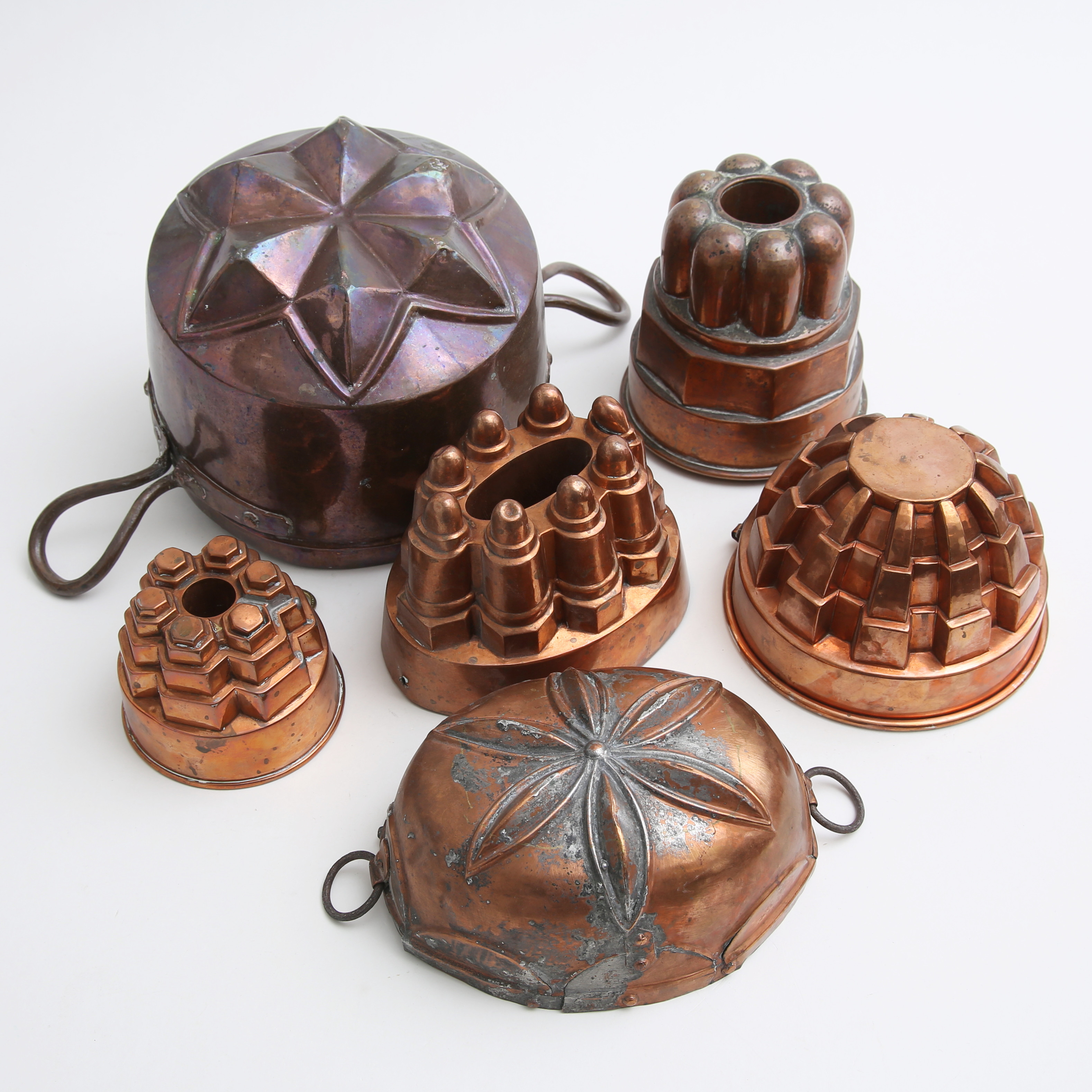 KOPPARFORMAR, 6 st, bla glass samt bak, 1800/1900-tal.