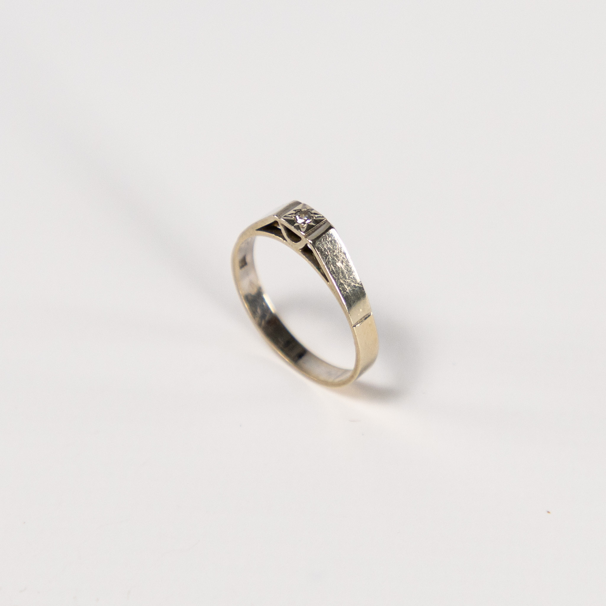 RING. 18k vitguld.