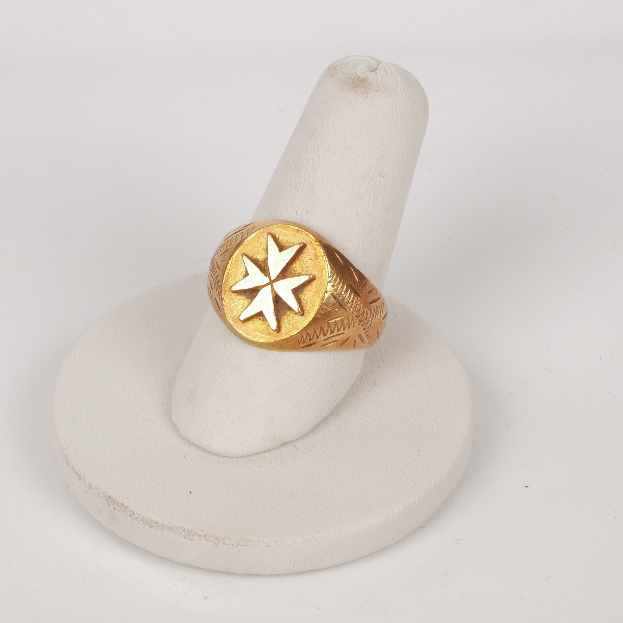 RING, 18K guld med Malteserkors.
