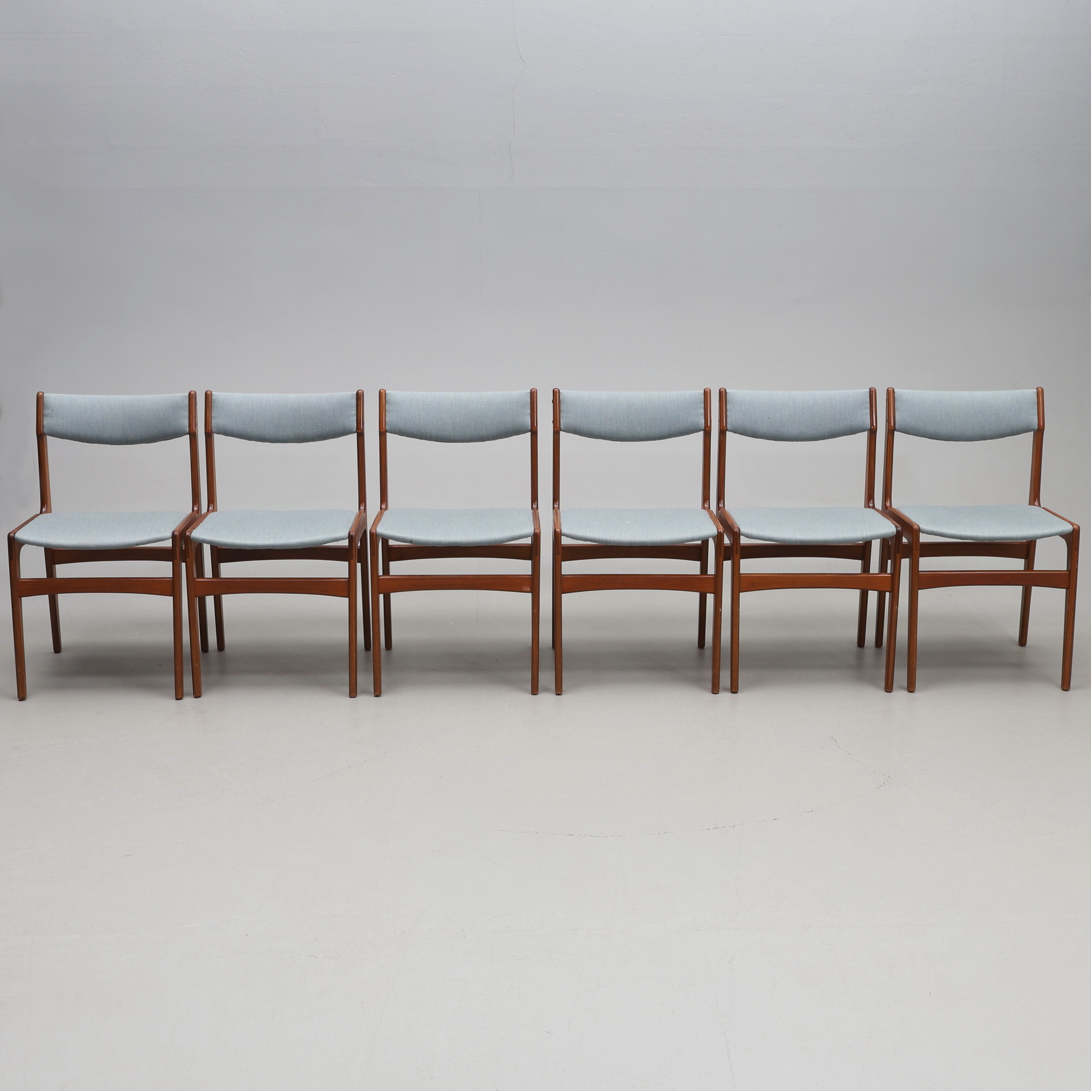ERIK BUCH. TILLSKRIVEN. Stolar, 6 st, teak, Danmark, 1960-tal.