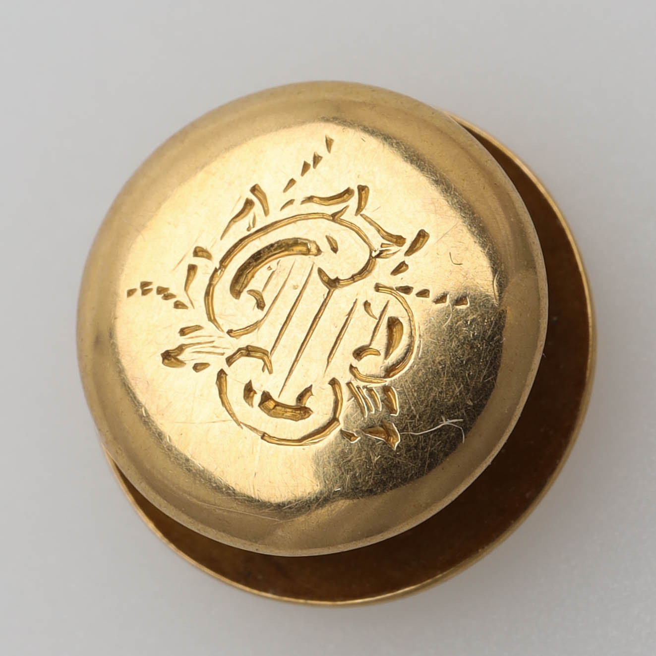 KNAPP, 18 k guld, N.P. Lilja, Karlskrona, 1831.