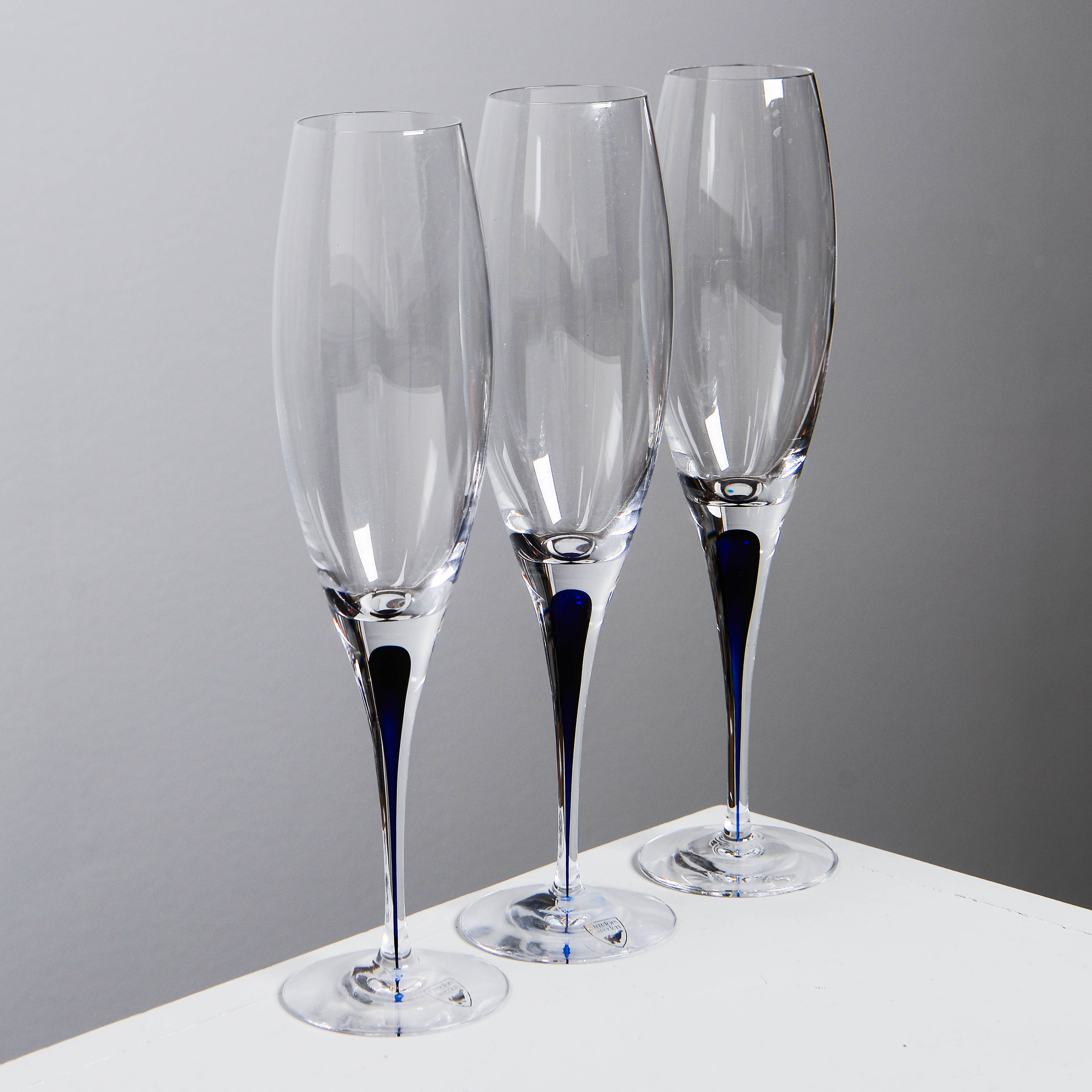 ERIKA LAGERBIELKE. "Intermezzo Blue", champagneglas, 3 st, Orrefors.