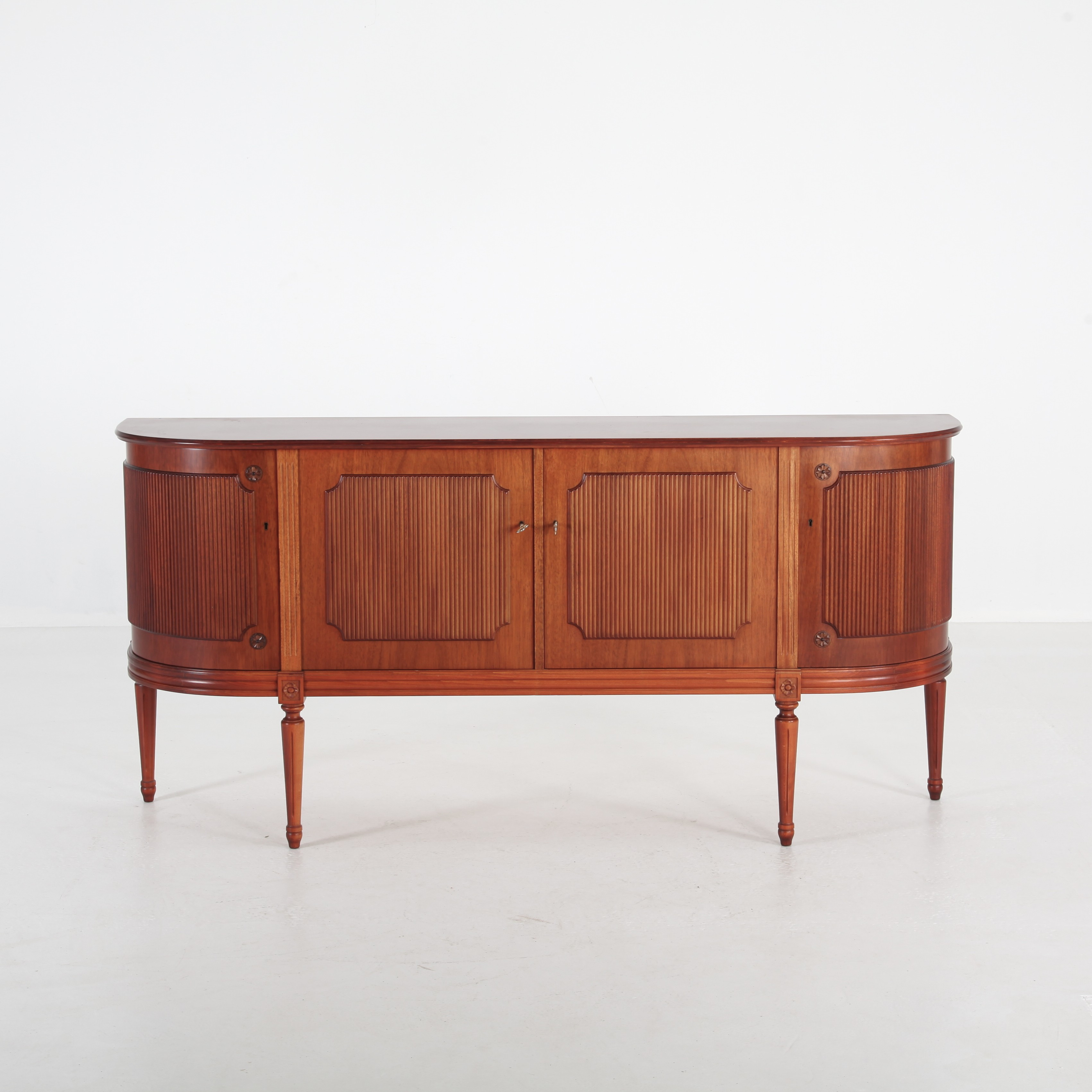 SIDEBOARD, Gustaviansk stil, 189 cm lång, Sverige 1900-talets andra hälft.