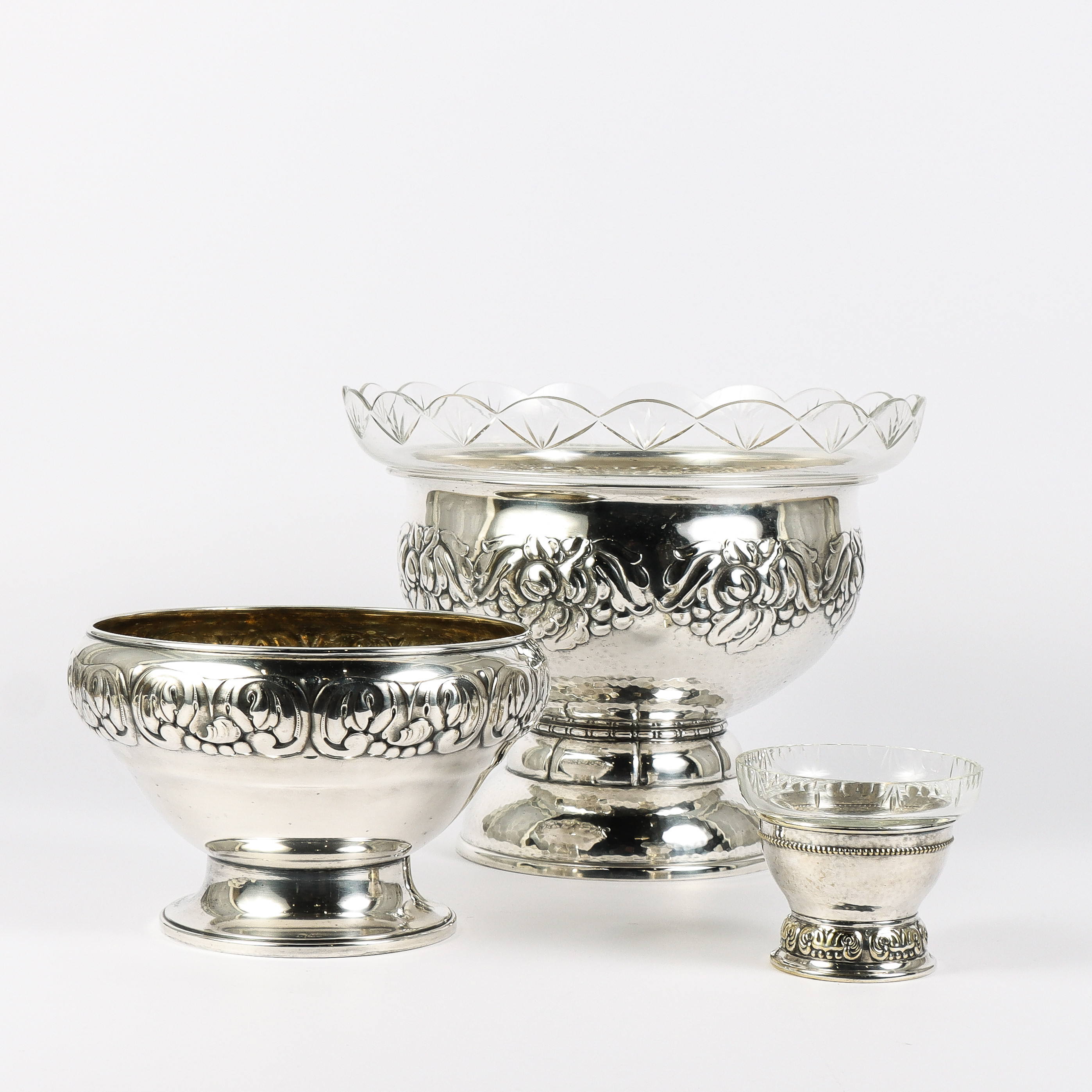 SKÅLAR 3 stycken, nysilver, 2 med glasinsats.