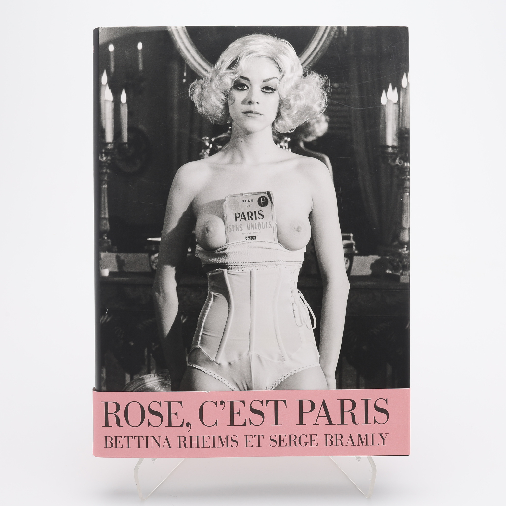 FOTO. DEN FRANSKA FOTOGRAFEN BETTINA RHEIM'S ROSE C'EST PARIS I FÖRSTA UPPLAGAN 2011 MED TEXTERNA PÅ FRANSKA, TYSKA OCH ENGELSKA OCH MED EN DVD.