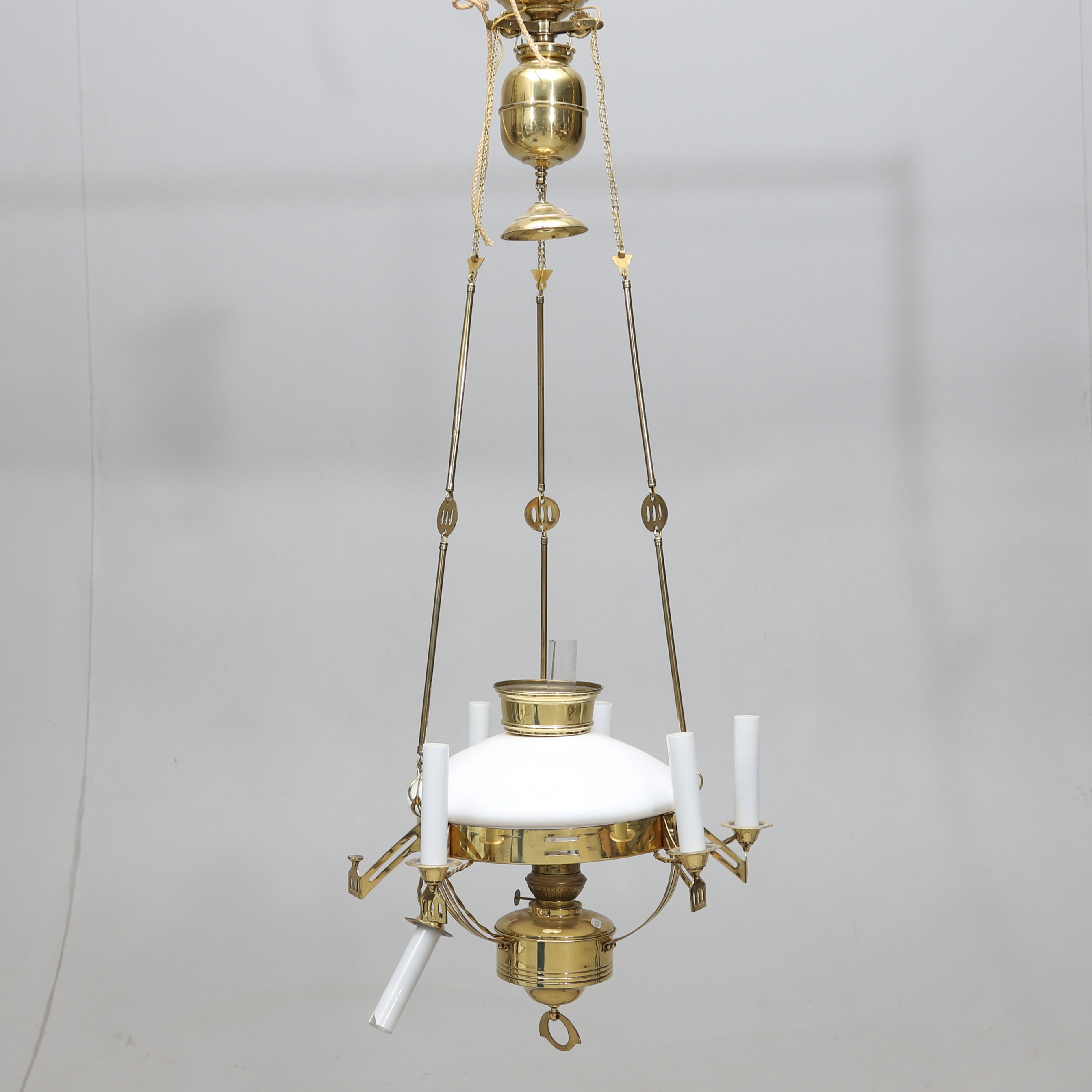 TAKLAMPA, fotogenmodell, gulmetall och opalglas, Jugendstil, 1900-tal.