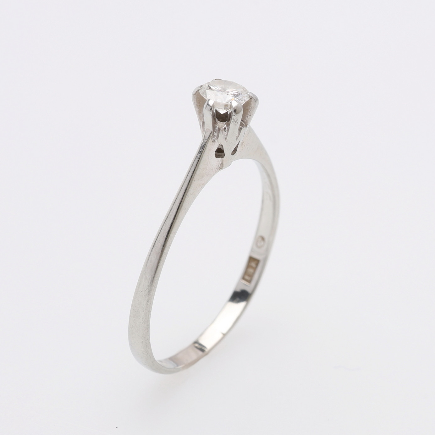 BRILJANTRING 18K VITGULD, 0,22 CT.