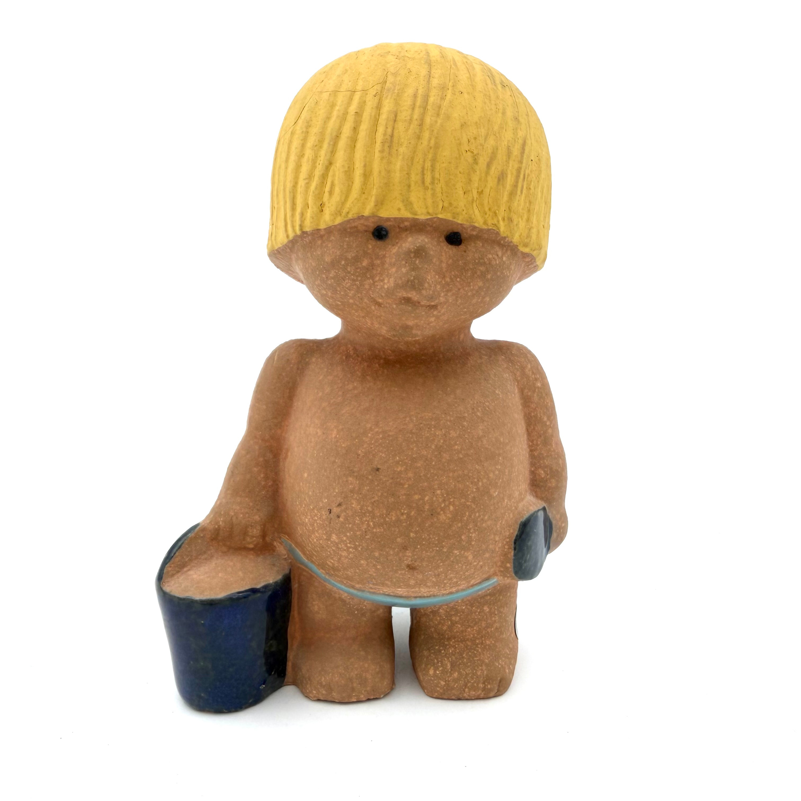 LISA LARSON. Figurin, "Väst", ur serien "Världens barn", stengods, delvis glaserade, formgivningsår 1974-77, Gustavsberg.