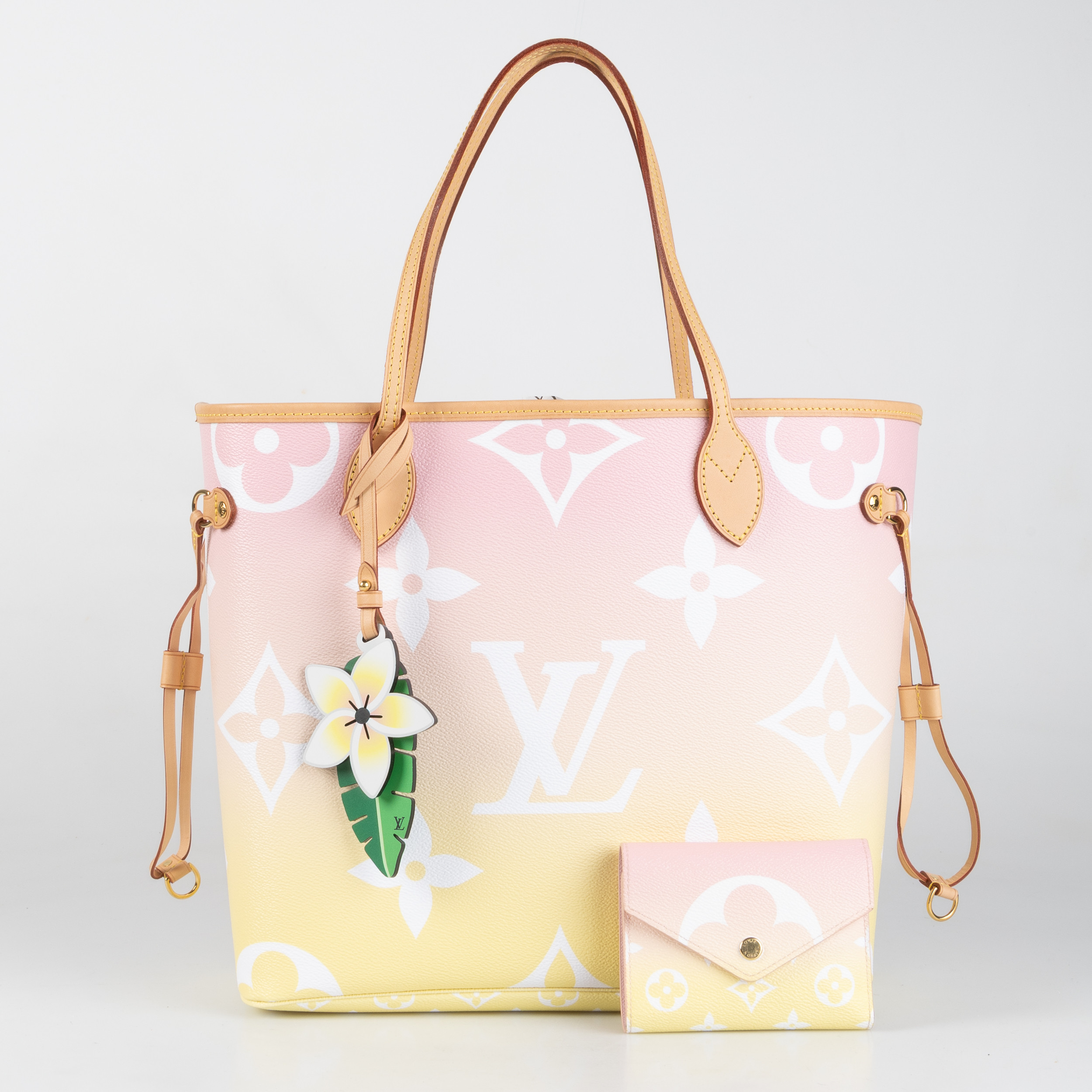 LOUIS VUITTON, Väska med Pochette Accessories "Neverfull MM, limited edition "By the Pool collection", år 2021 samt plånbok "Victorine", år 2021.