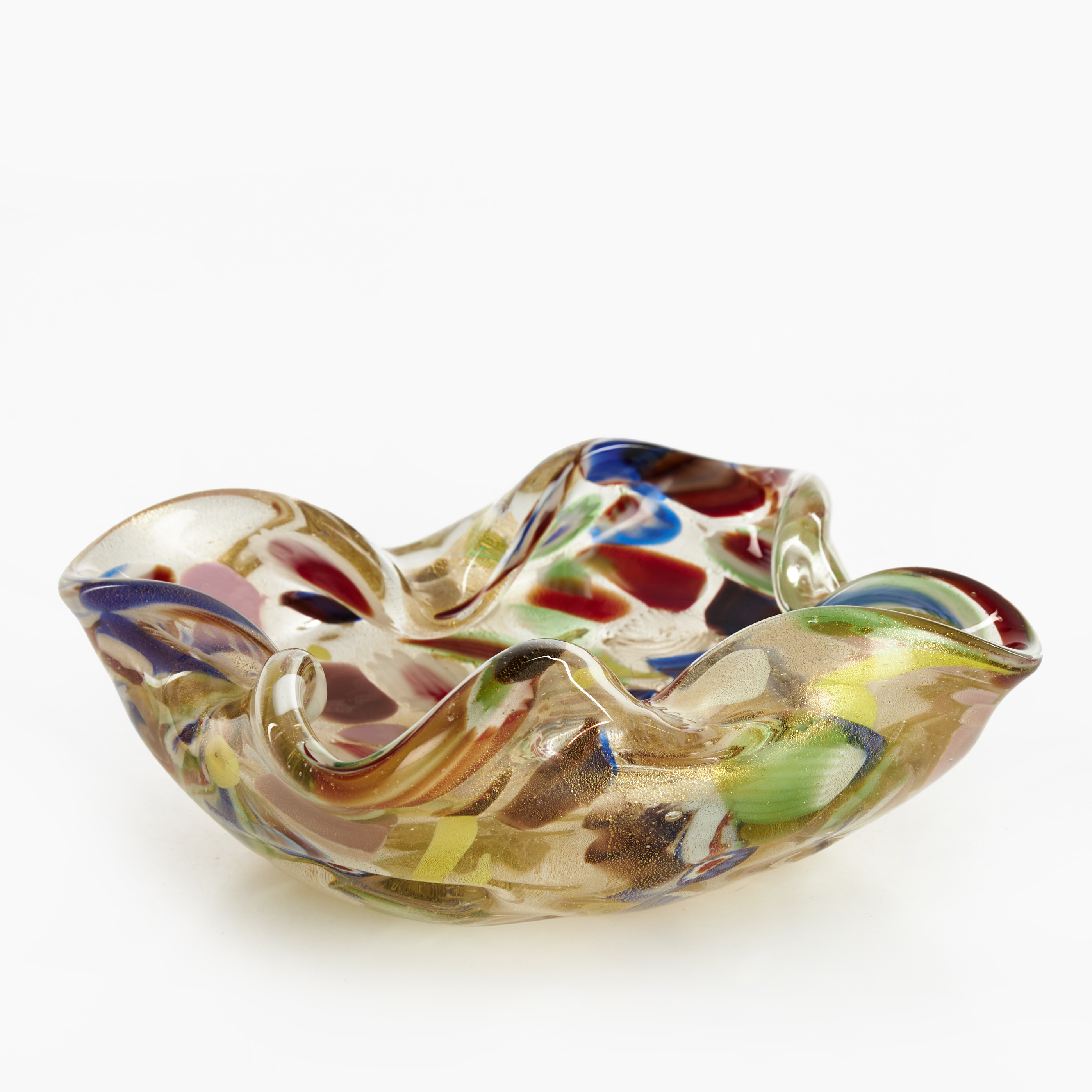 DINO MARTENS (1894–1970). HANS ART. Skålfat, innesluten dekor med guldflarn, form med invikta kanter. Murano, Italien, 1900-talets mitt.