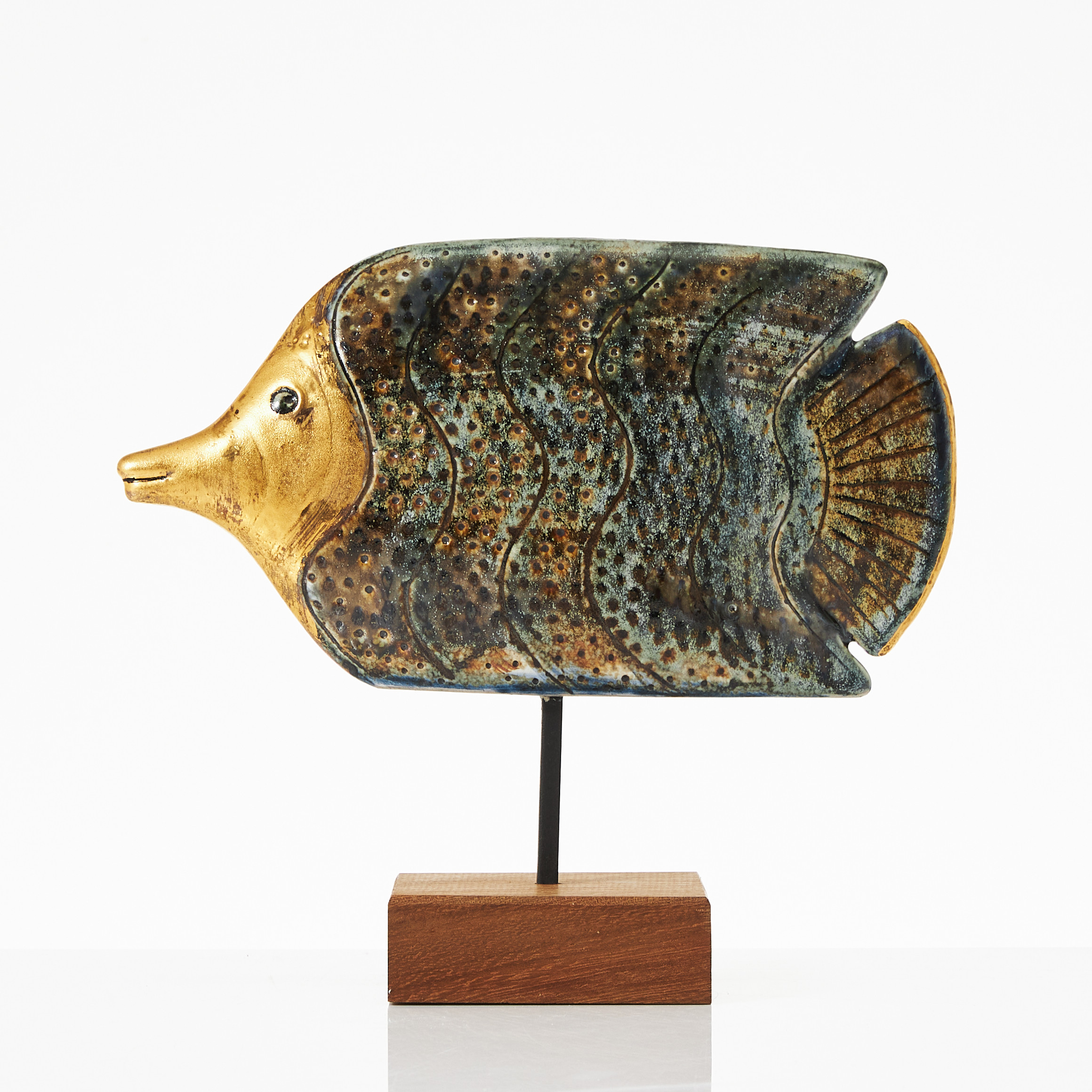 LISA LARSON. (Sverige, 1931–2024). Fisk, skulptur i glaserat stengods, ur "Ocean", K-Studion Gustavsberg.