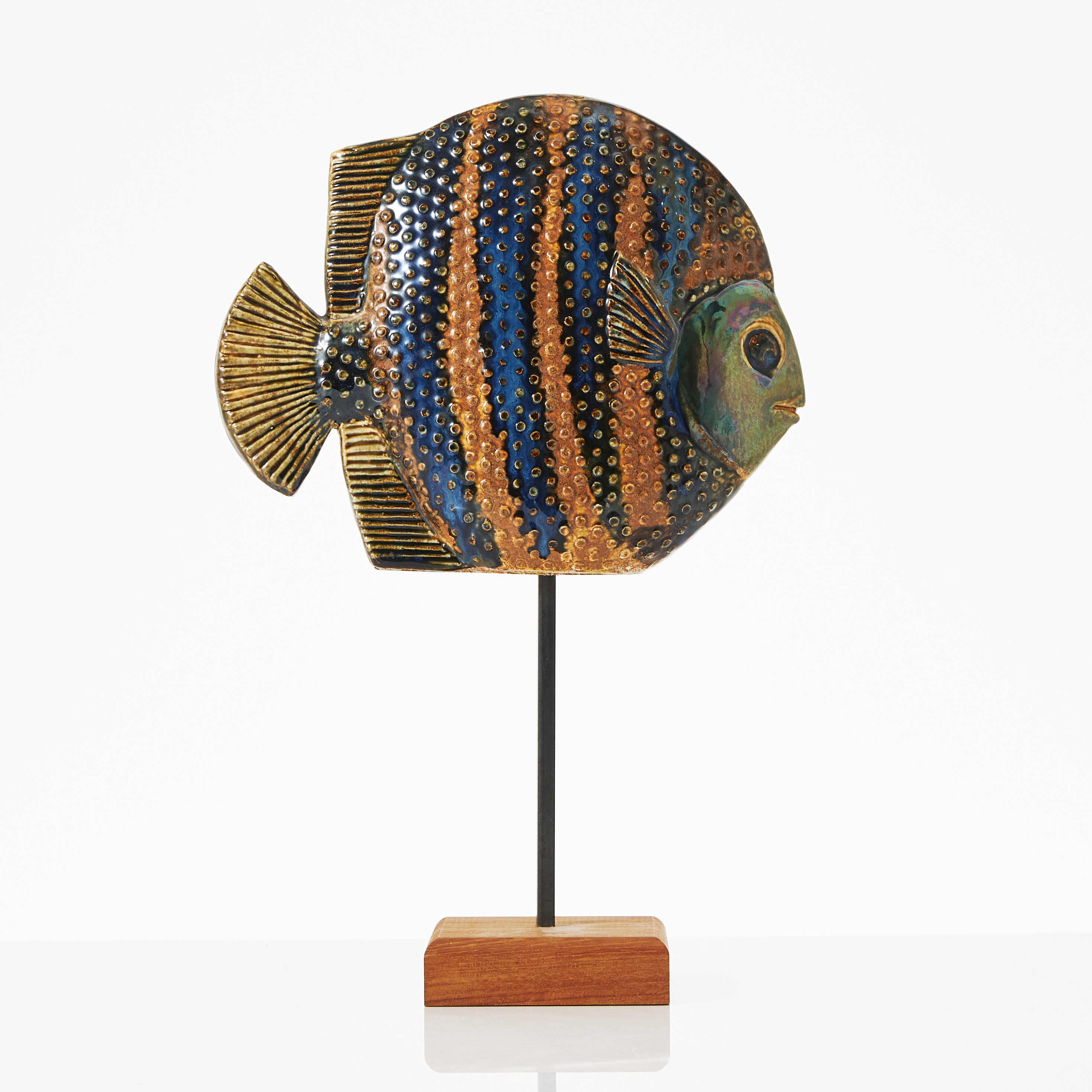 LISA LARSON. (Sverige, 1931–2024). Fisk, skulptur i glaserat stengods, ur "Ocean", K-Studion Gustavsberg.