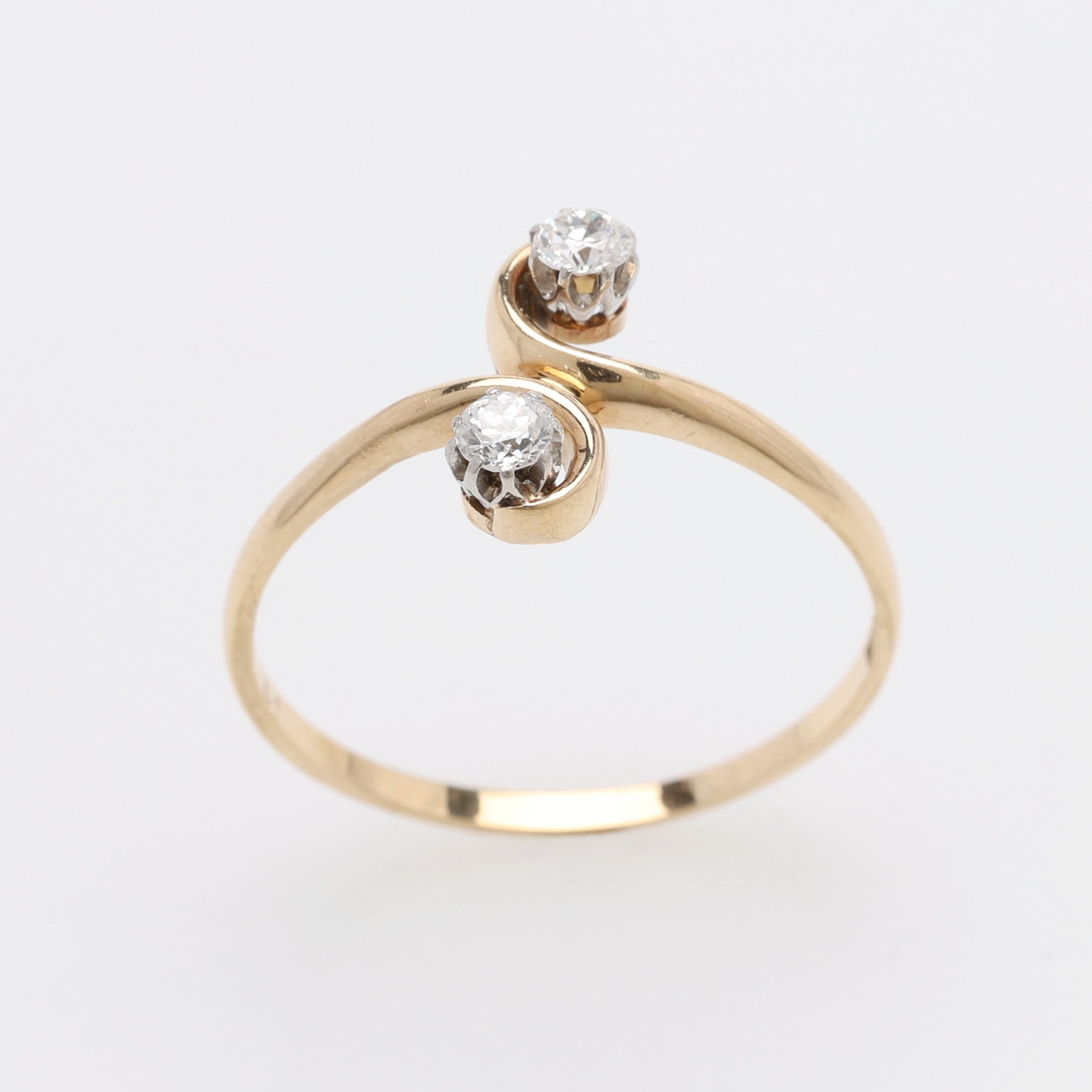 SYSKONRING 14K MED 2 ÄLDRE SLIPADE BRILJANTER.
