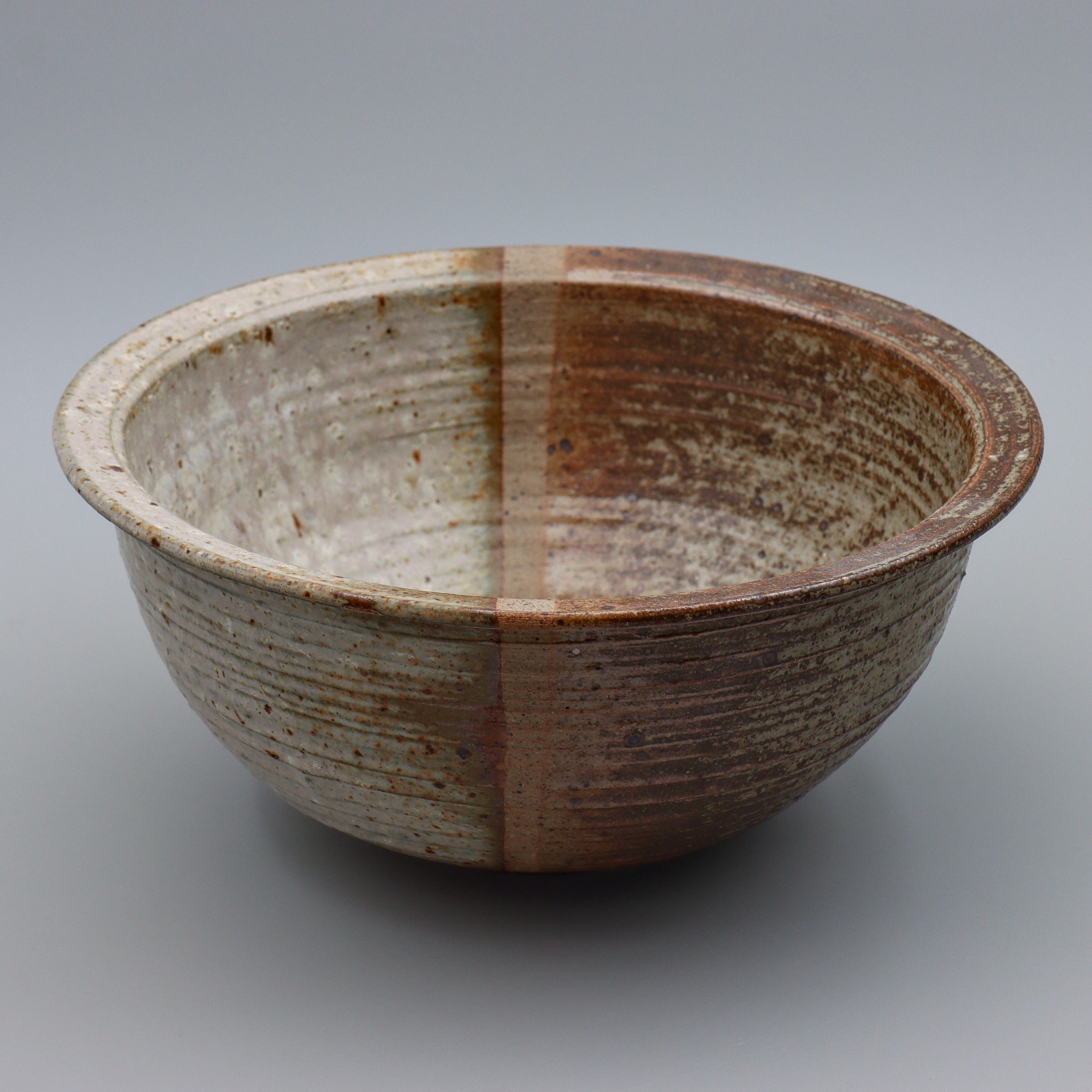 CARL CUNNINGHAM-COLE. STOR HANDDREJAD SKÅL (29cm) KERAMIK, SIGNERAD.
