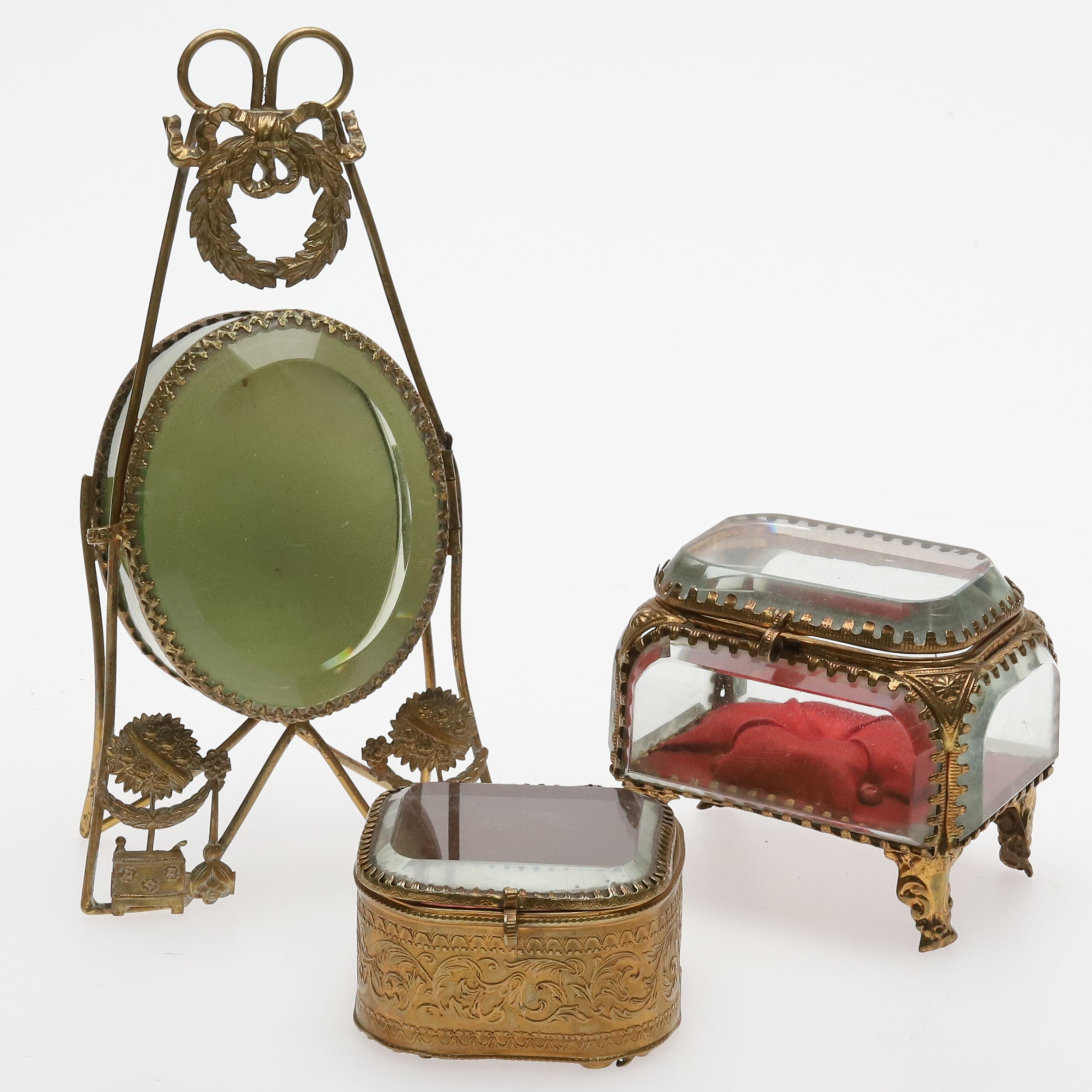 KLOCKGÖMMOR. 3 st. Gulmetall & glas.
