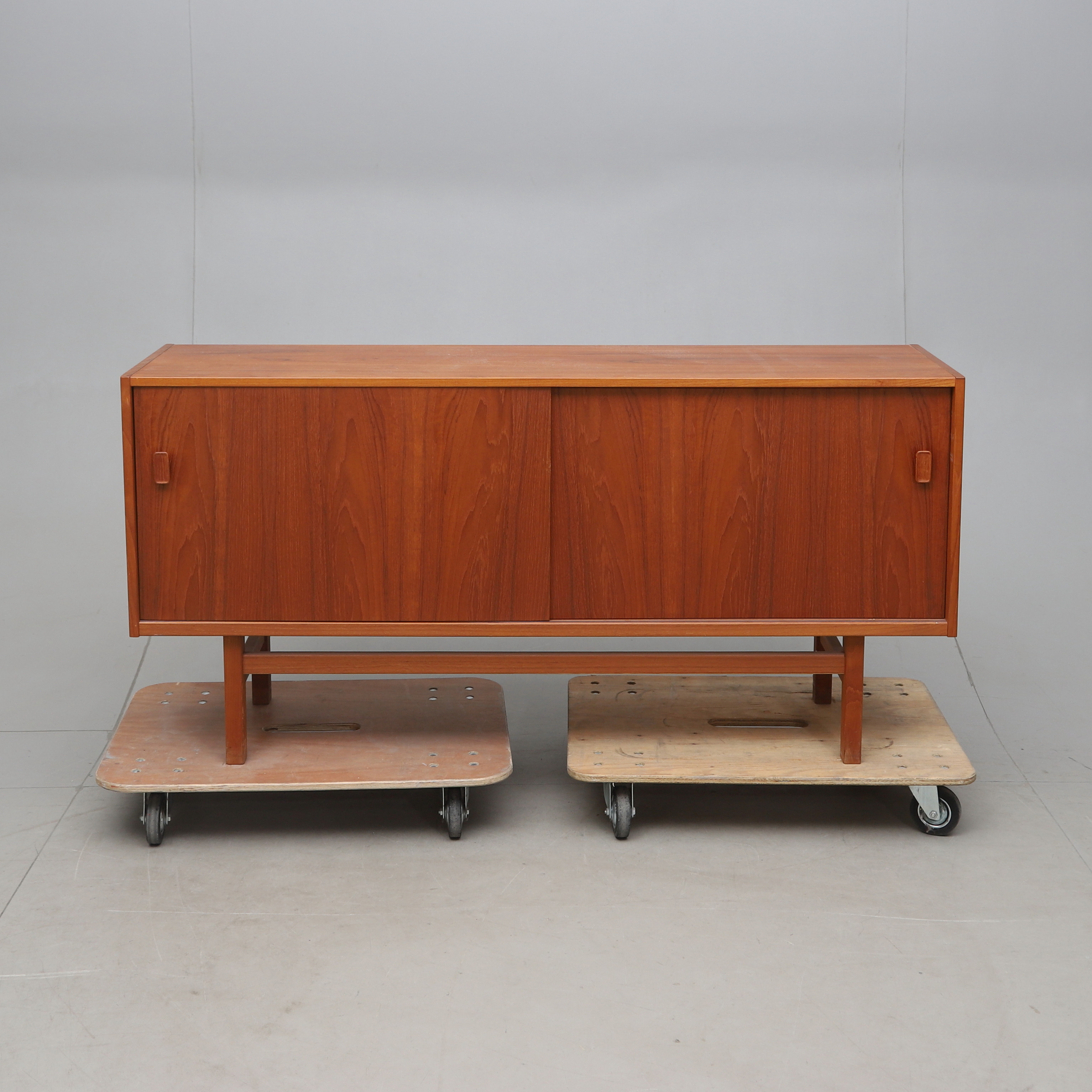 NILS JONSSON. sideboard, teak, "Arlid", Hugo Troeds Industrier, Sverige 1960-tal.