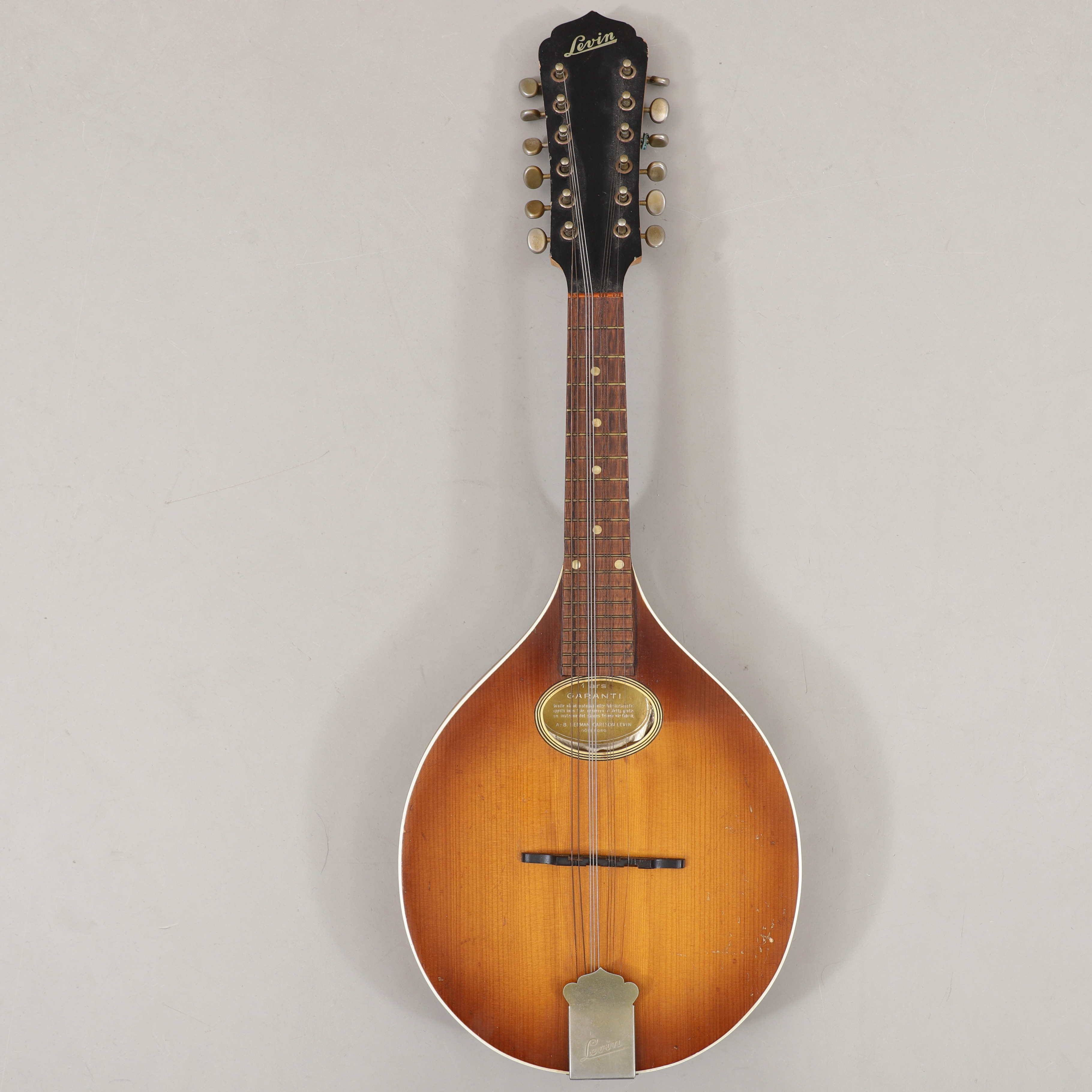 MANDOLIN, Levin, 1900-talets andra hälft.