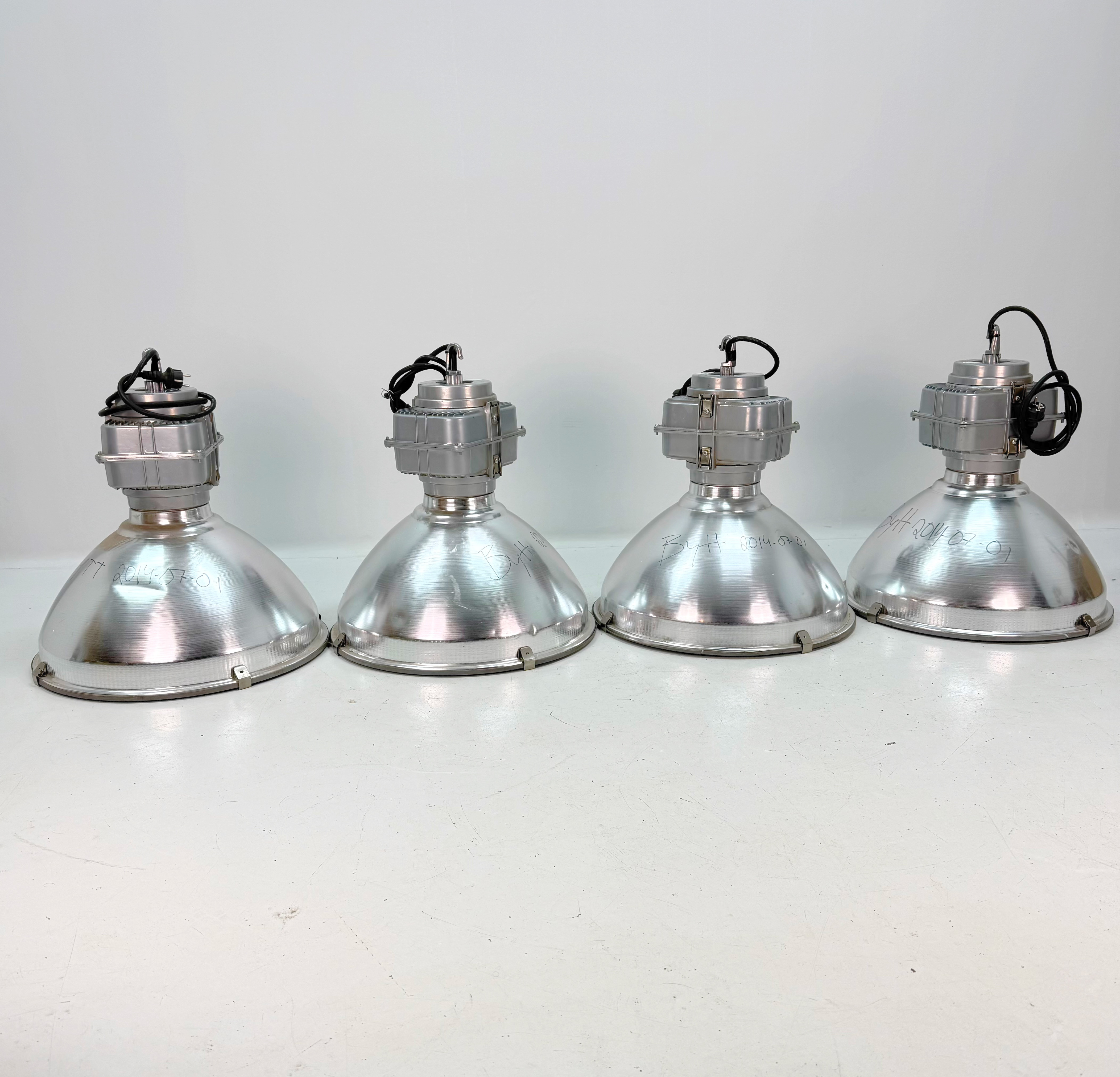 INDUSTRILAMPOR - 4 st , metall med transformator.