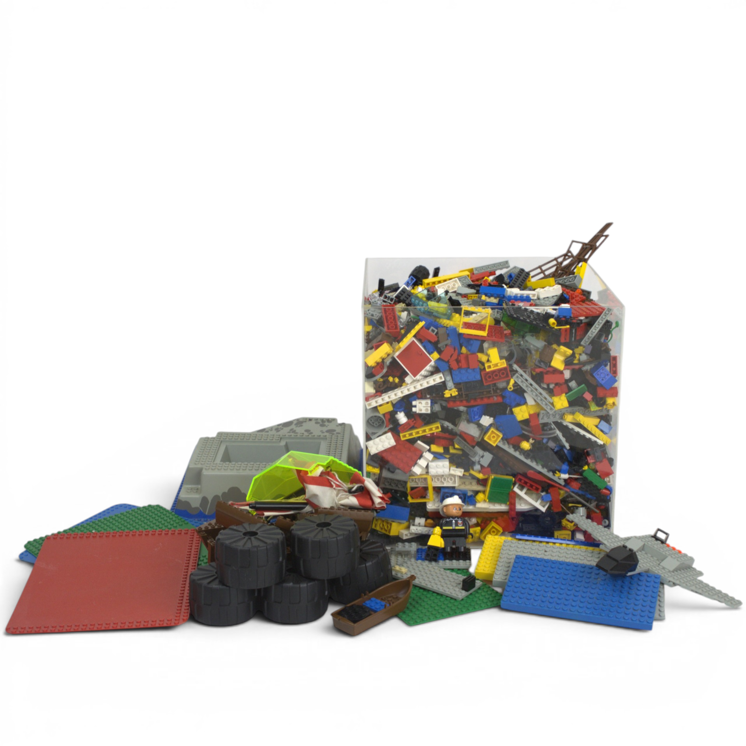 LEGO i bitar, ca en halv flyttlåda, 1970-tal.