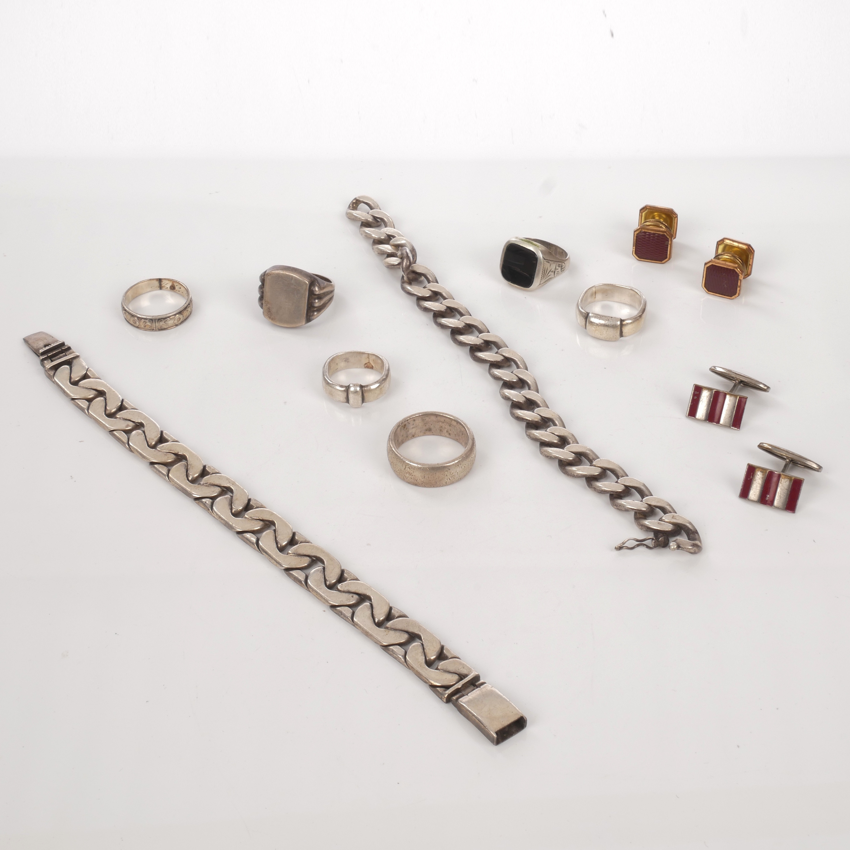 ARMBAND, RINGAR OCH MANSCHETTKNAPPAR. 6 st, främst silver.