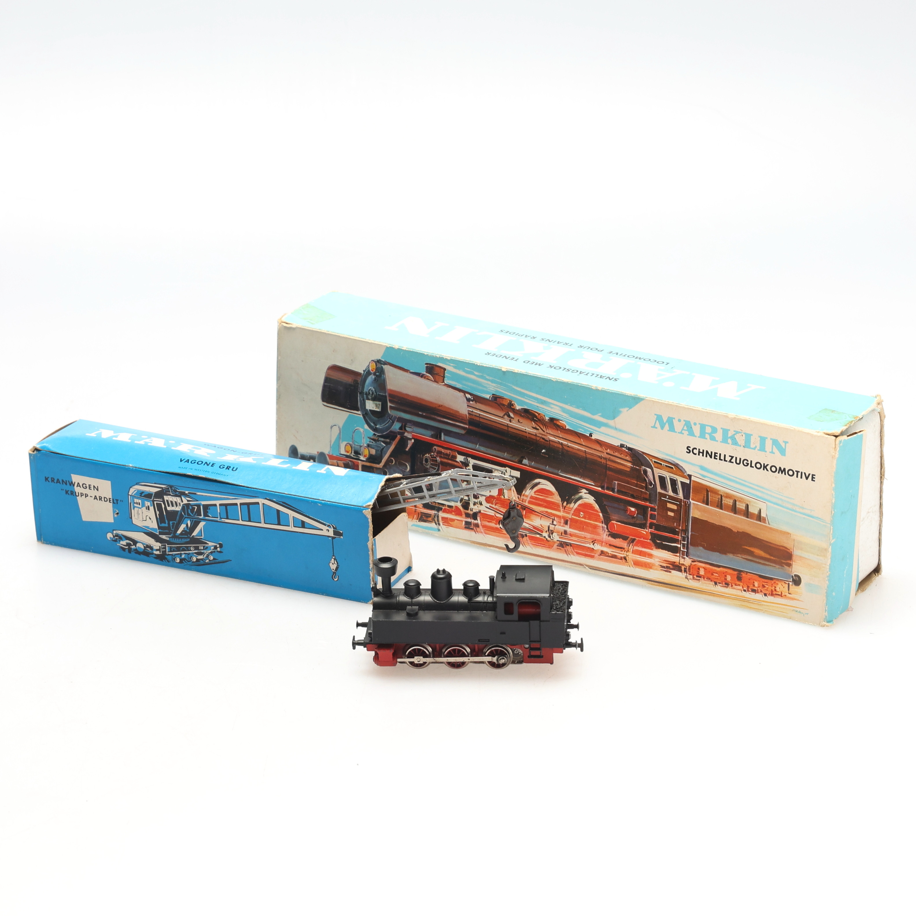 MÄRKLIN HO, Ånglok med tender, modell 3048, kranvagn 6804 och lok.