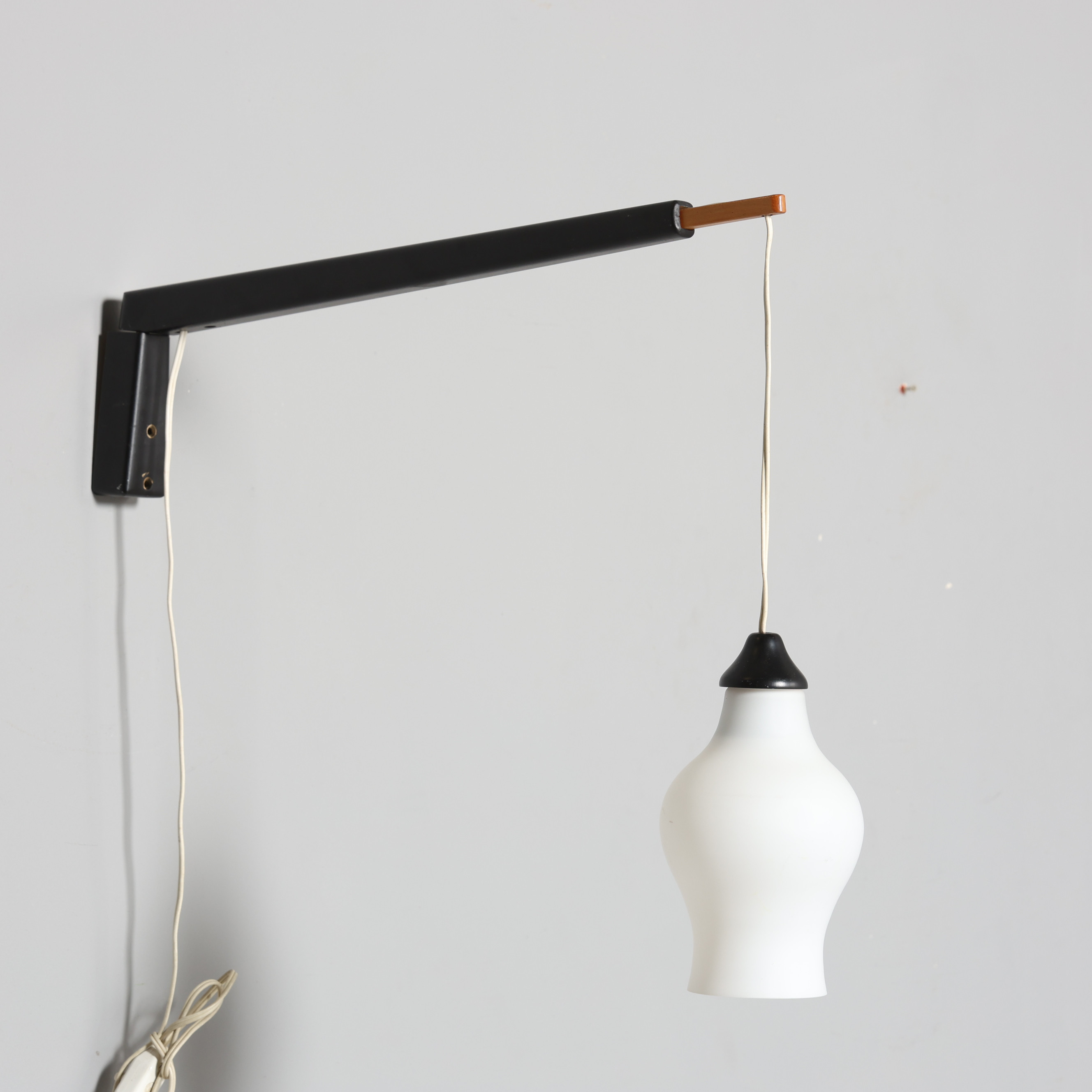 VÄGGLAMPA, trä samt glas, 1900-talets mitt.