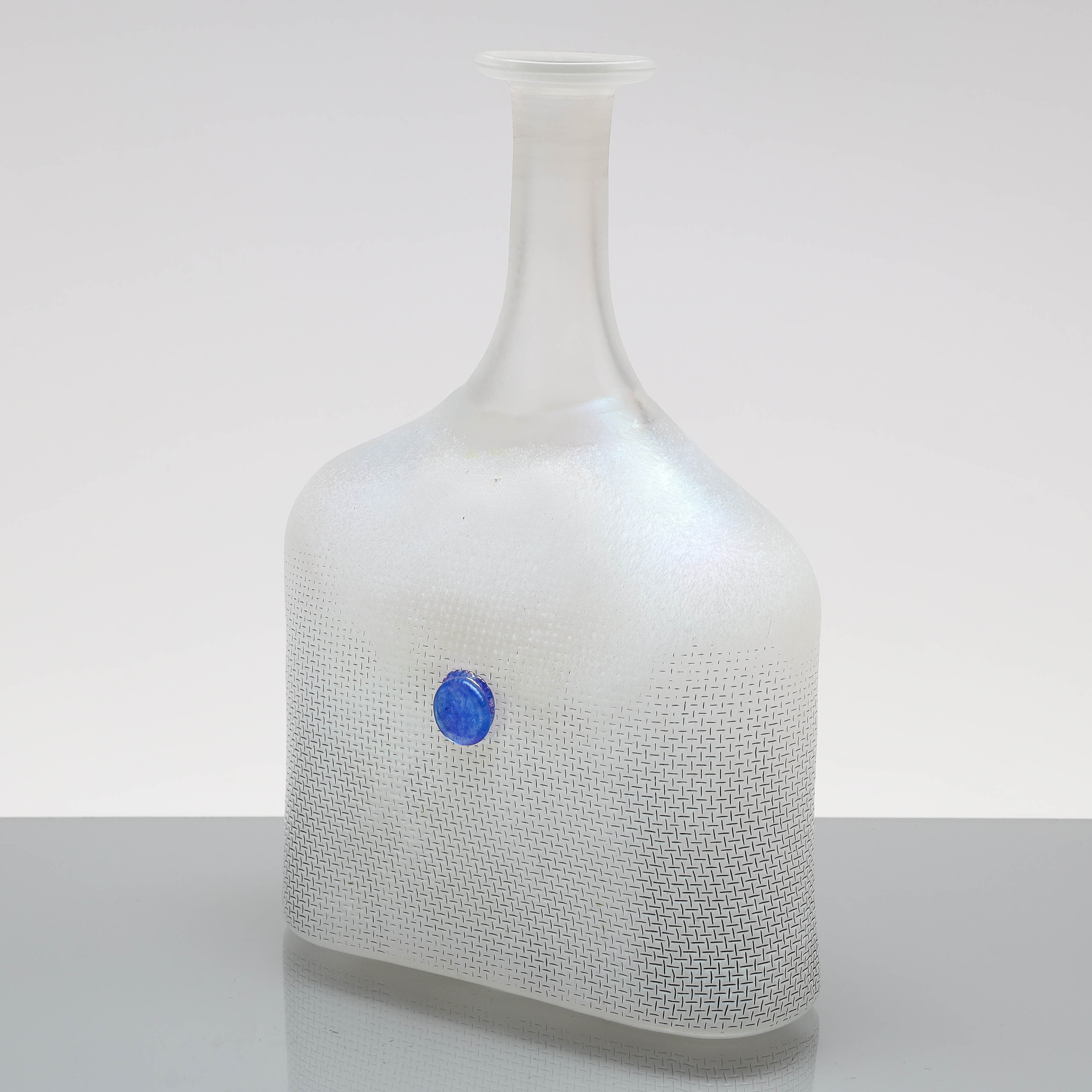 vas, "Network", signerad B Vallien, Kosta Boda Artist Collection.
