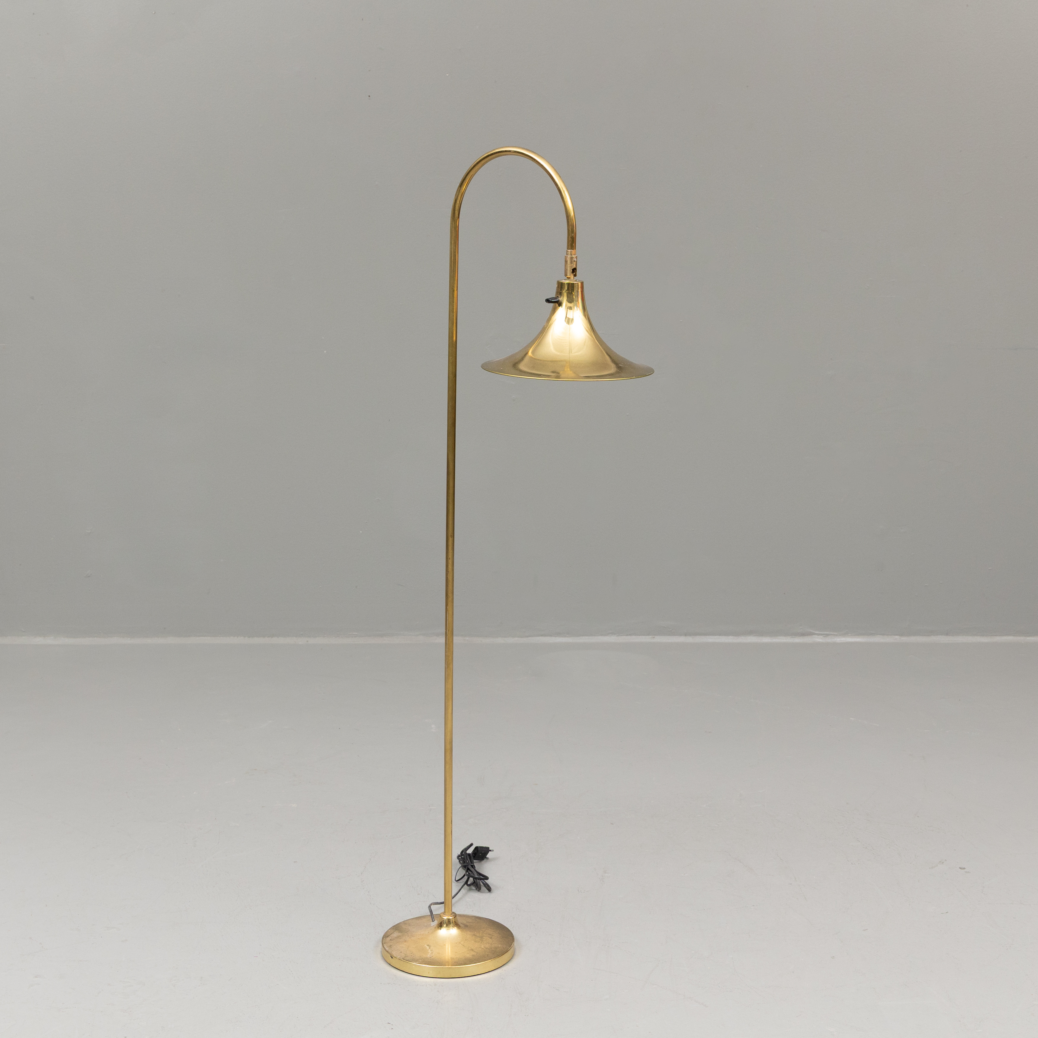 BÖRJE CLAES. Golvlampa, mässing, Norlett elit, 1900-talets andra hälft.
