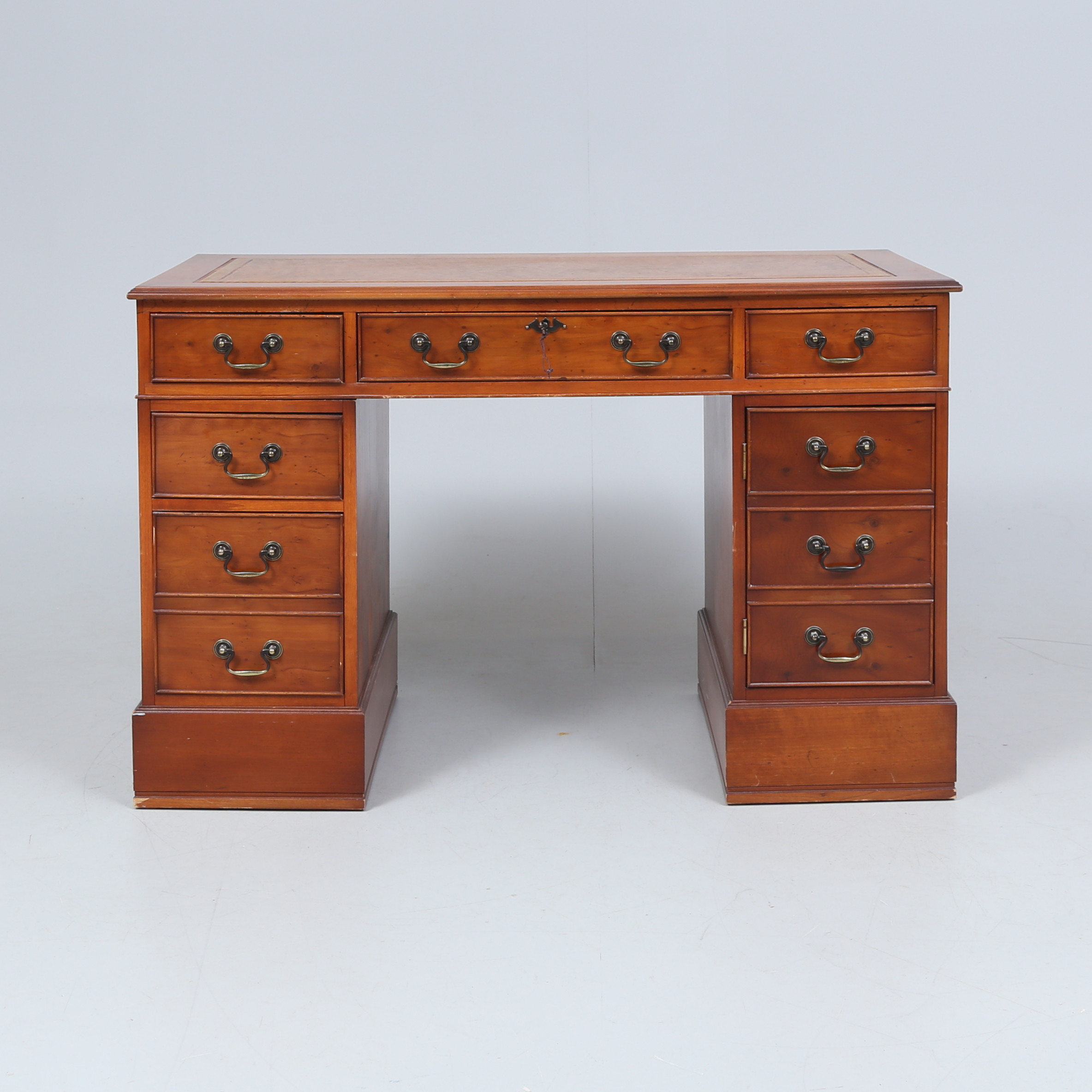 SKRIVBORD, Engelsk stil, 1900-tal.