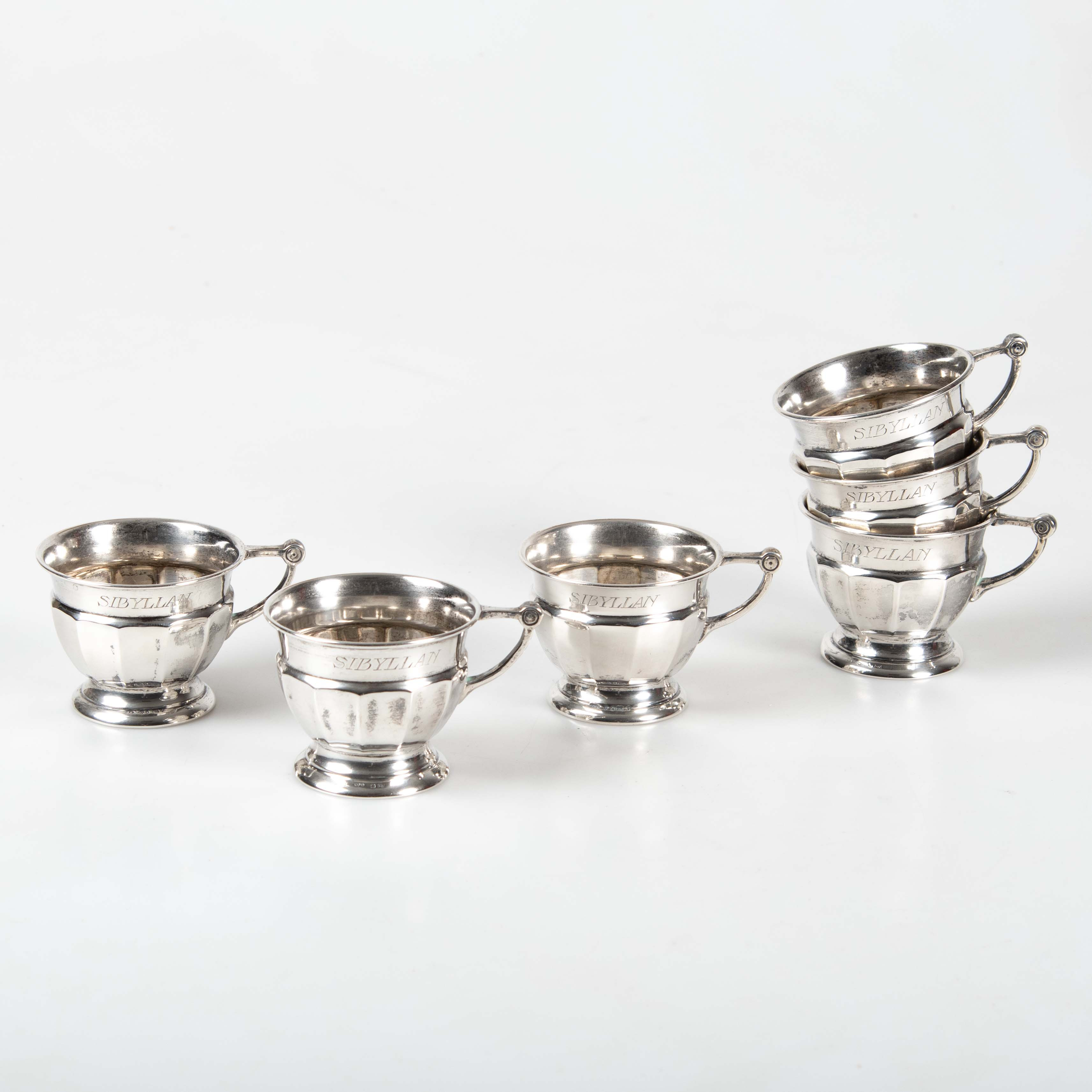 PUNCHBÄGARE, SILVER 6 st från 12-METERSJAKTEN “SIBYLLAN”, Proveniens Carl Danielsson, Alnäs, Djurgården, Stockholm.