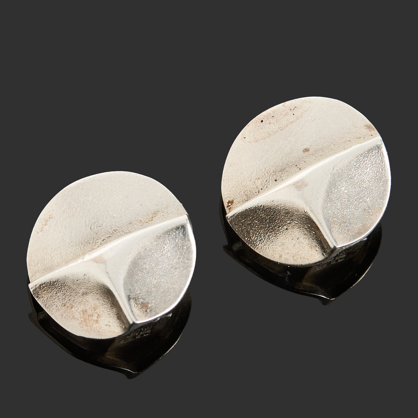 BJÖRN WECKSTRÖM (FINLAND, FÖDD 1935). Clipsörhängen, "Triangulum", sterlingsilver, 1977, Laponia.