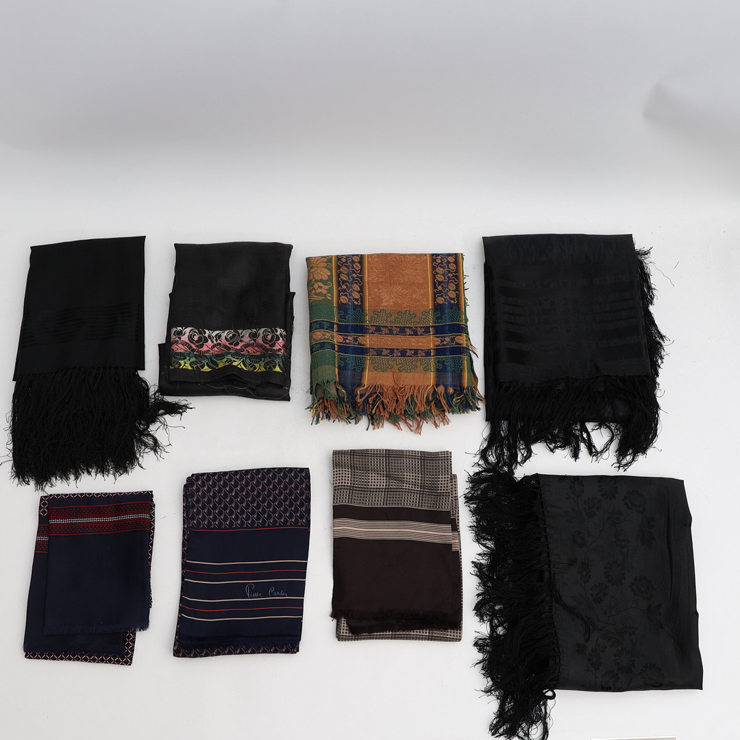 SIDENTYGER, sjalar 8st, bland annat Pierre cardin.